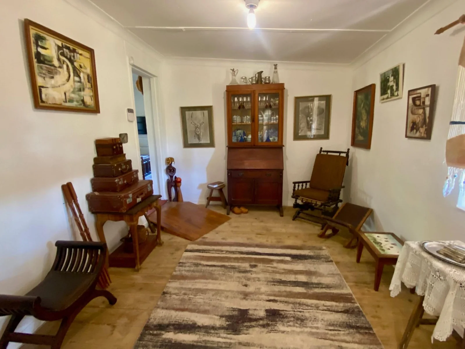 <br/>Cosy sandstone property with a well maintained garden and Watertank!<br/>