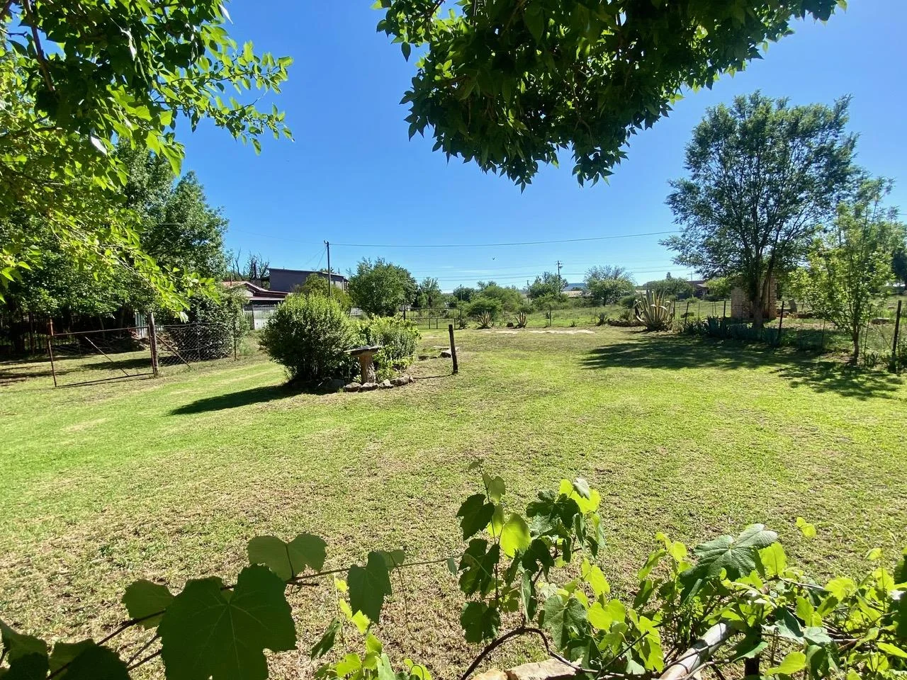 <br/>Cosy sandstone property with a well maintained garden and Watertank!<br/>