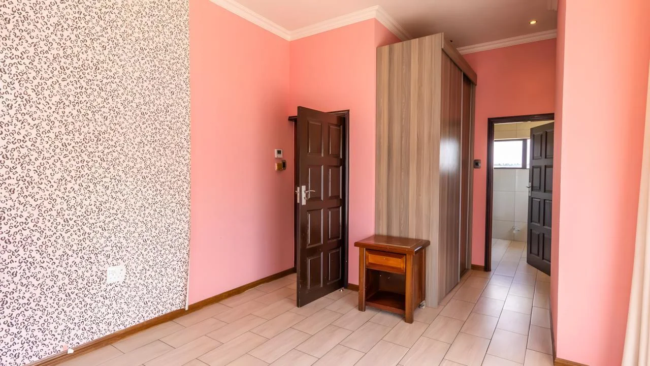 Grand 5-Bedroom Luxury Home in Blue Valley Golf Estate – Hotel-Inspired Living with Pool, Cinema & Pyjama Lounge