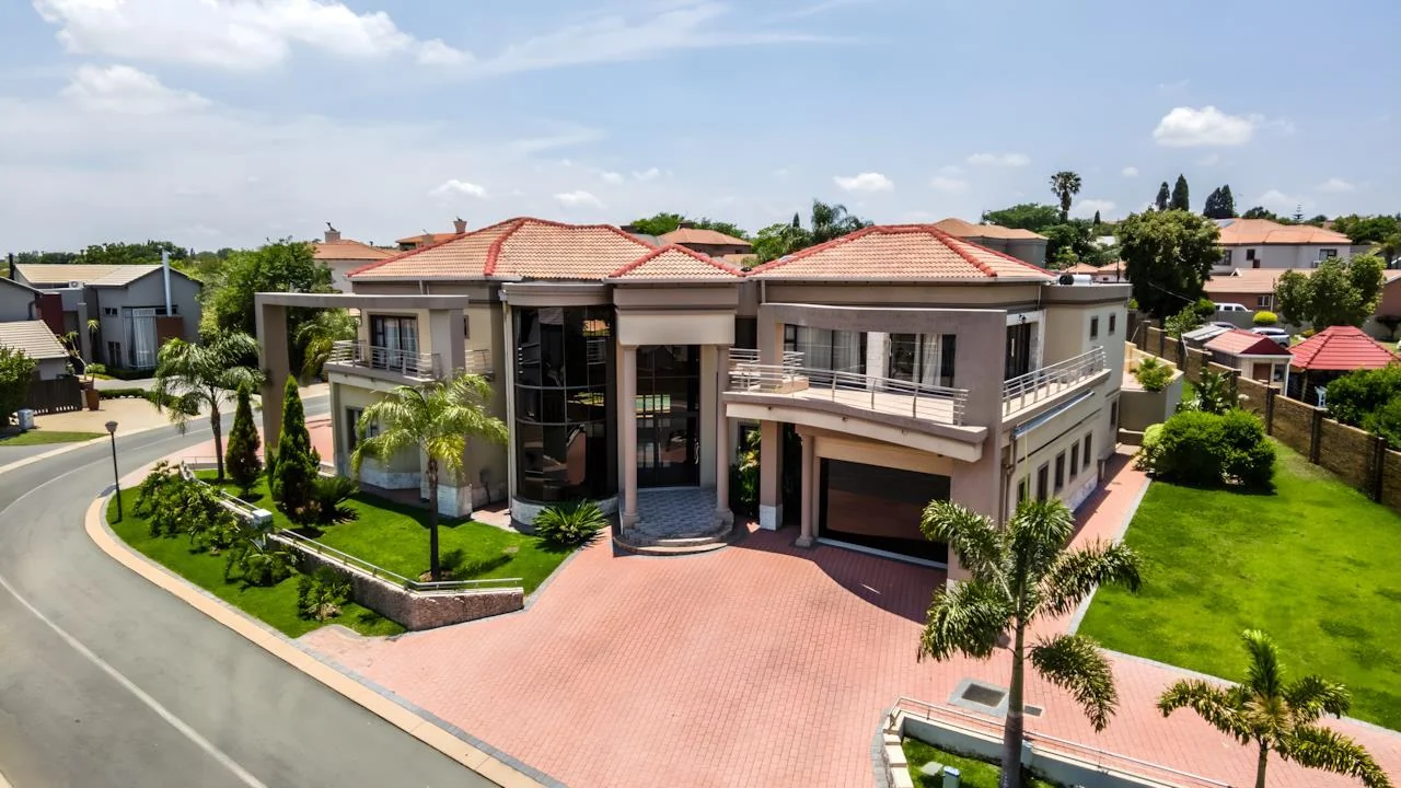 Grand 5-Bedroom Luxury Home in Blue Valley Golf Estate – Hotel-Inspired Living with Pool, Cinema & Pyjama Lounge