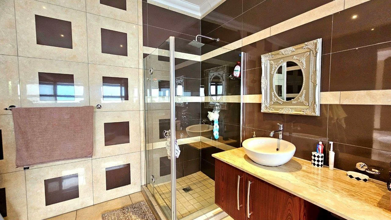 MIDLANDS GO-BIG-OR-STAY HOME RESIDENCE.