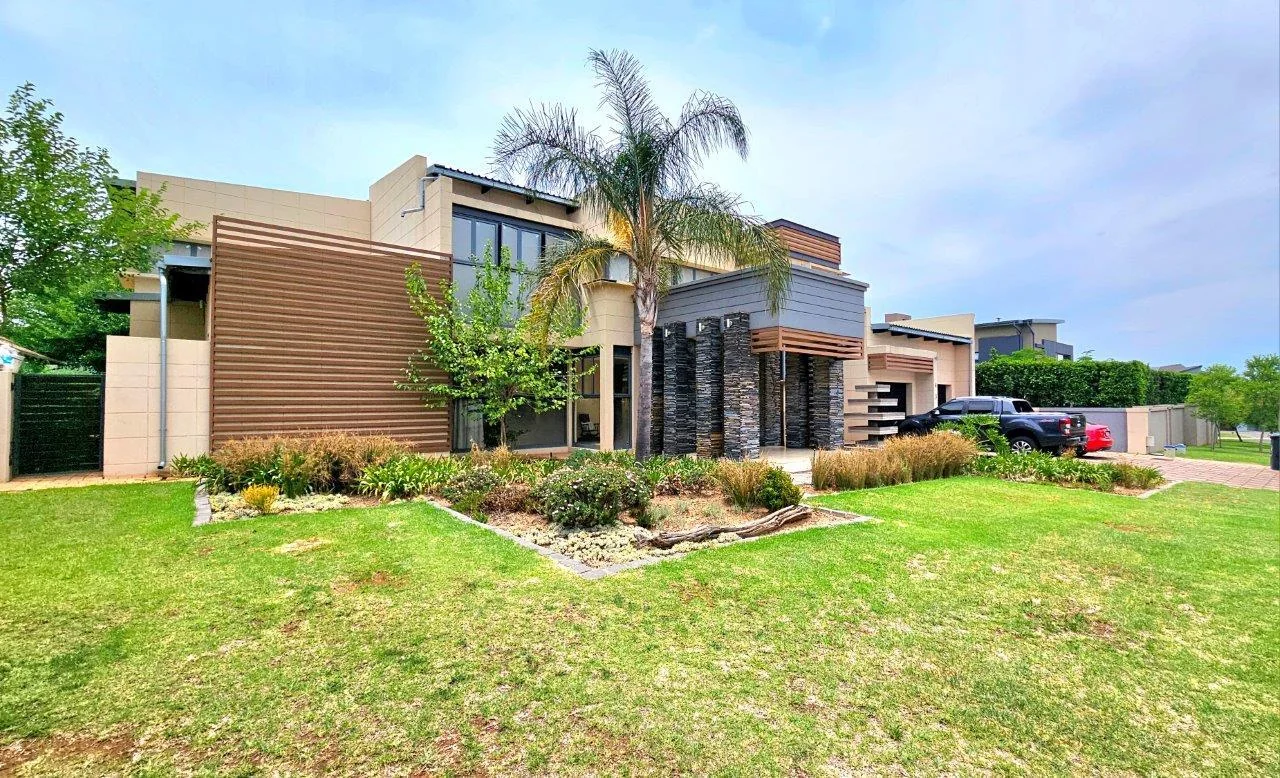 MIDLANDS GO-BIG-OR-STAY HOME RESIDENCE.