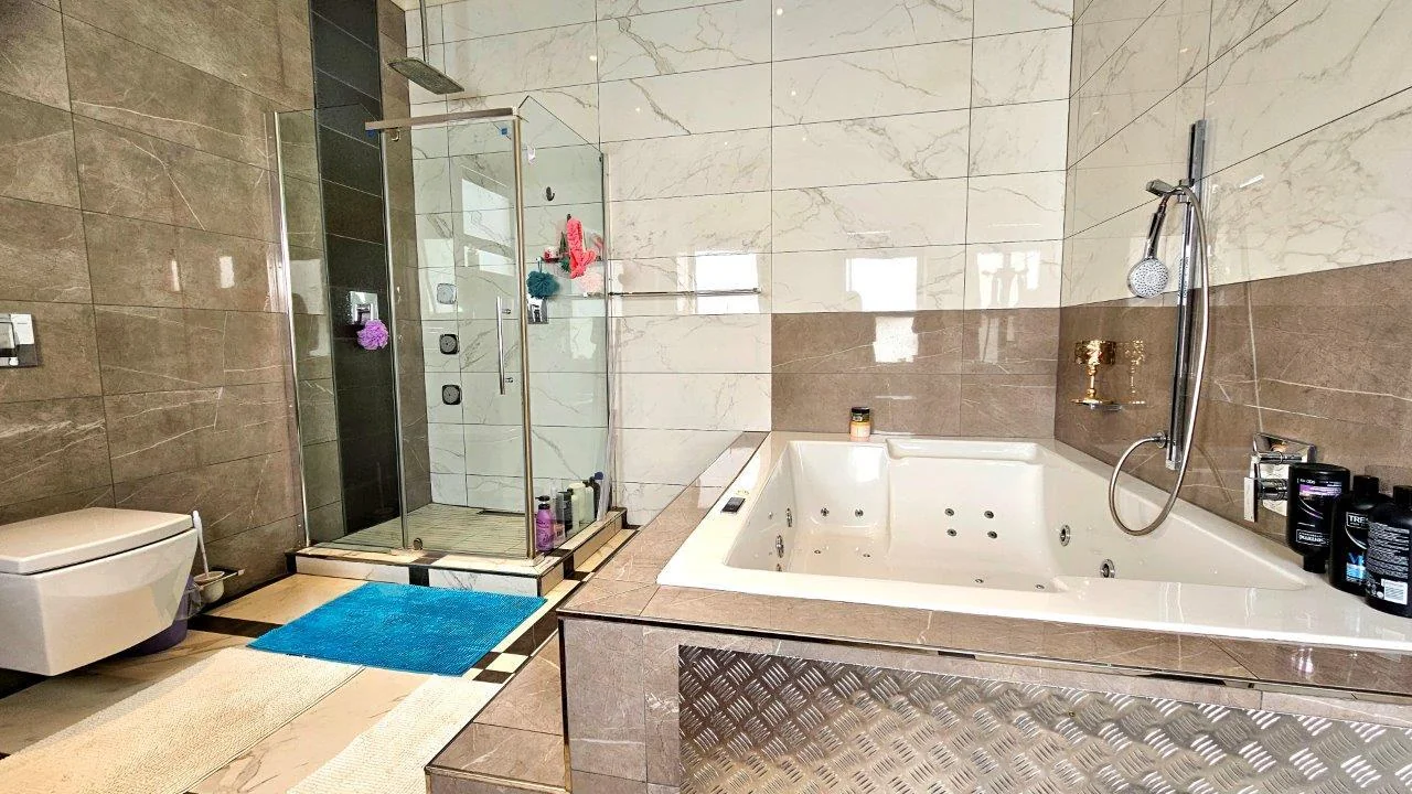 MIDLANDS GO-BIG-OR-STAY HOME RESIDENCE.