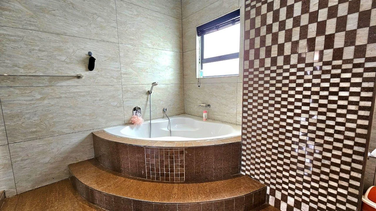 MIDLANDS GO-BIG-OR-STAY HOME RESIDENCE.