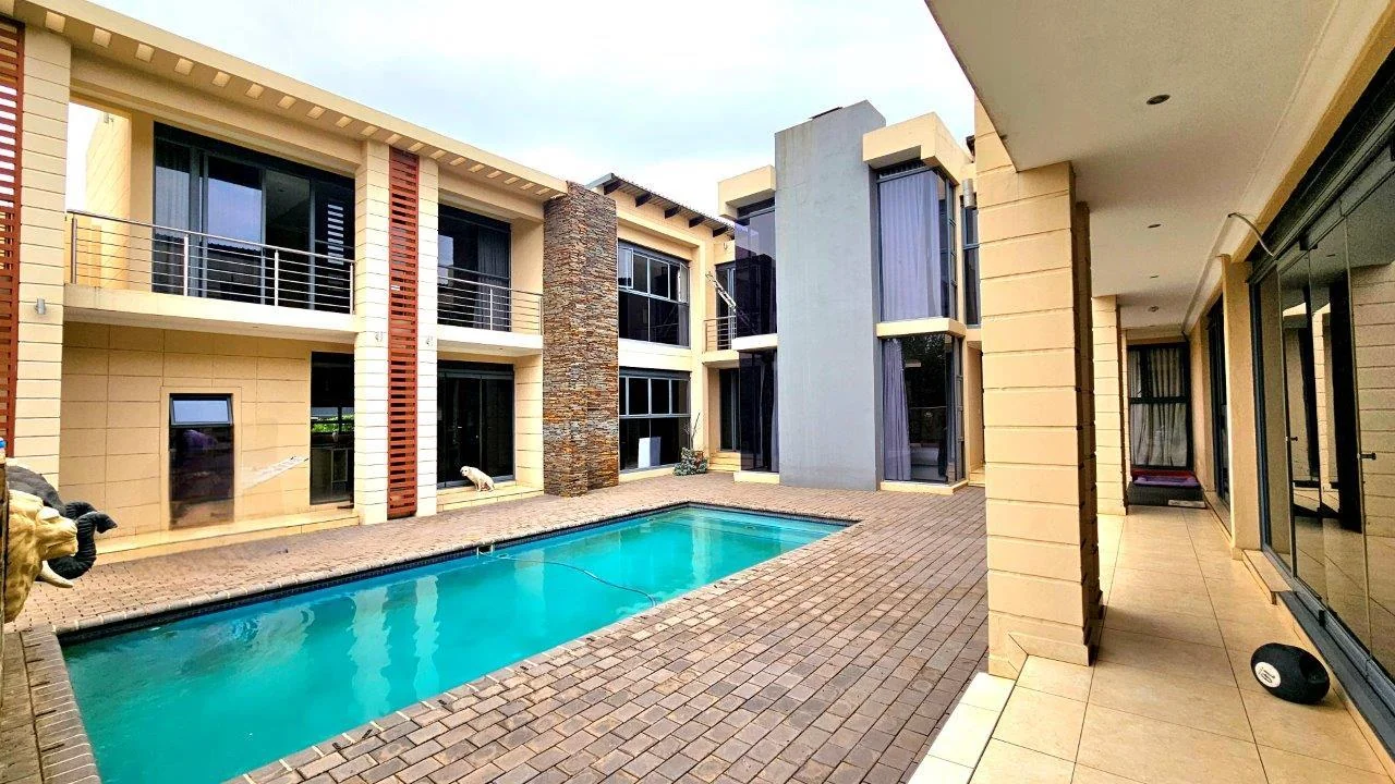 MIDLANDS GO-BIG-OR-STAY HOME RESIDENCE.