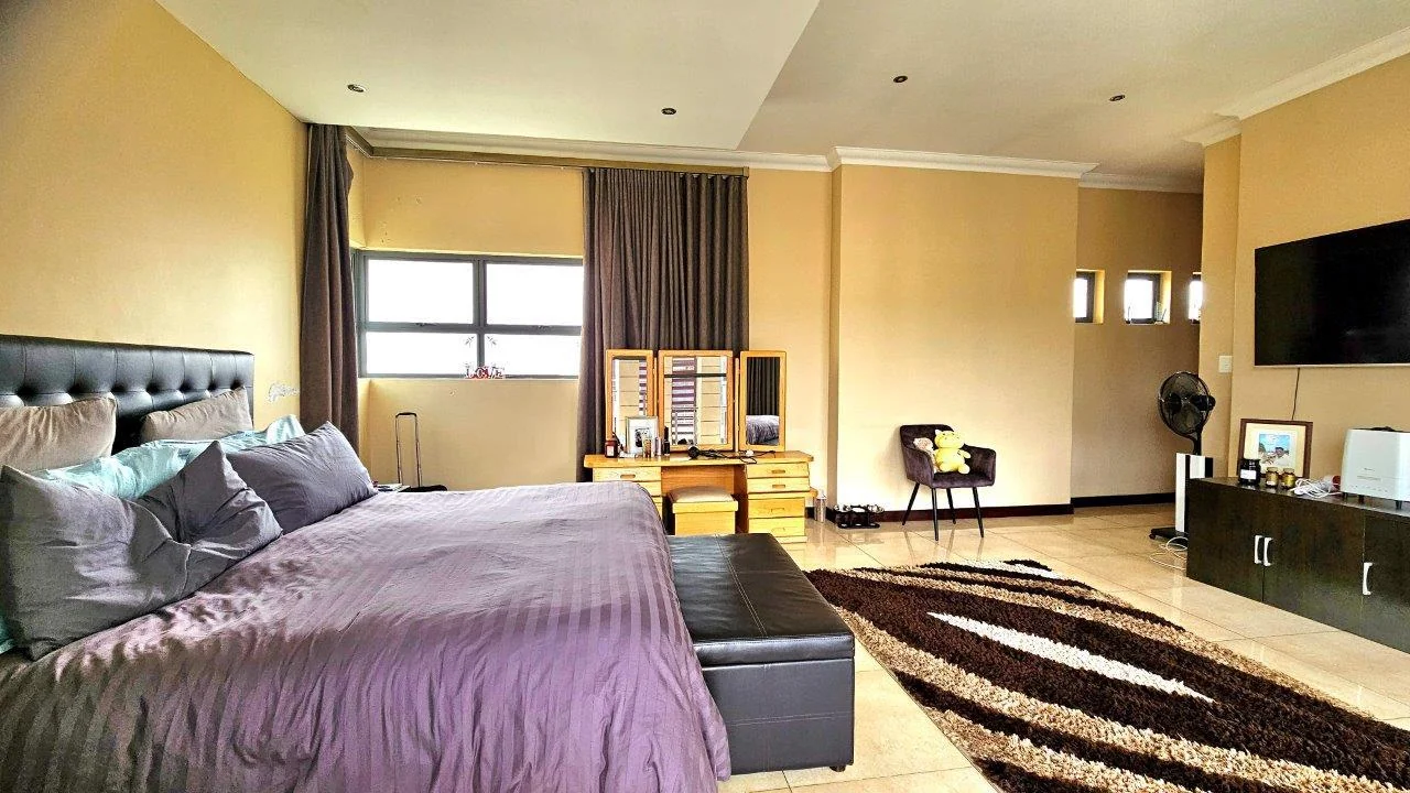 MIDLANDS GO-BIG-OR-STAY HOME RESIDENCE.