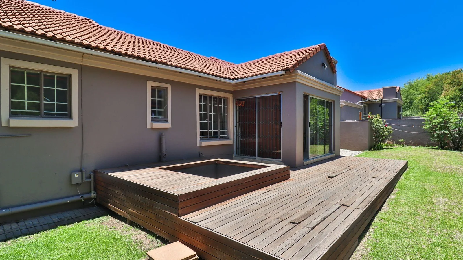 House, Three beds, Double garage, Two baths, Garden