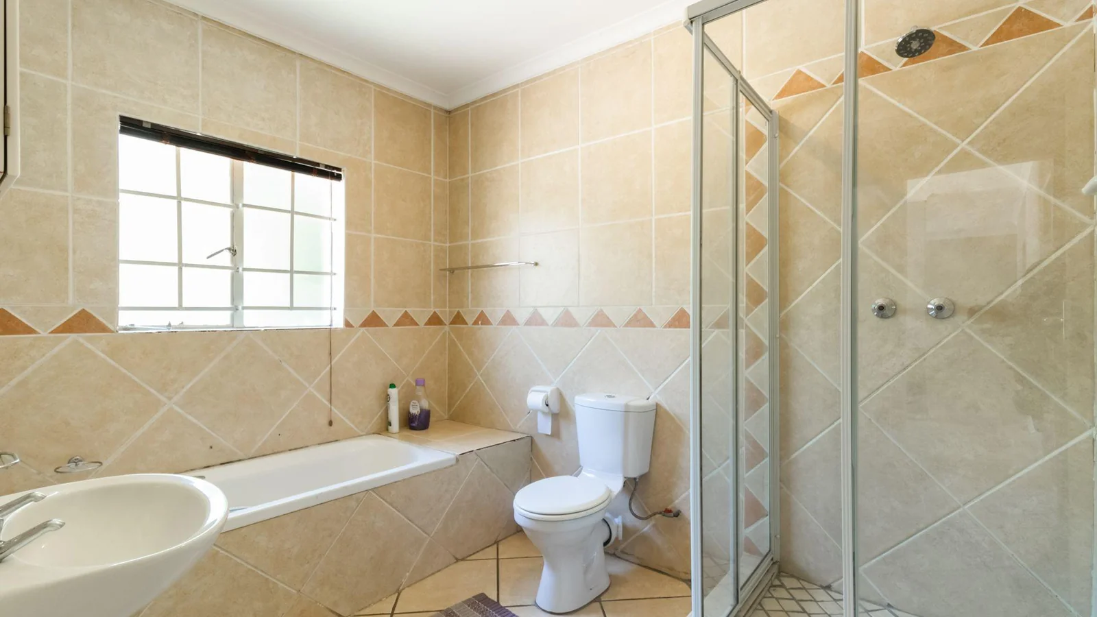 House, Three beds, Double garage, Two baths, Garden