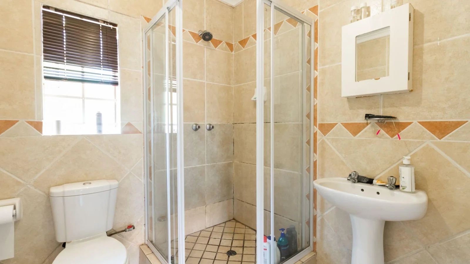 House, Three beds, Double garage, Two baths, Garden