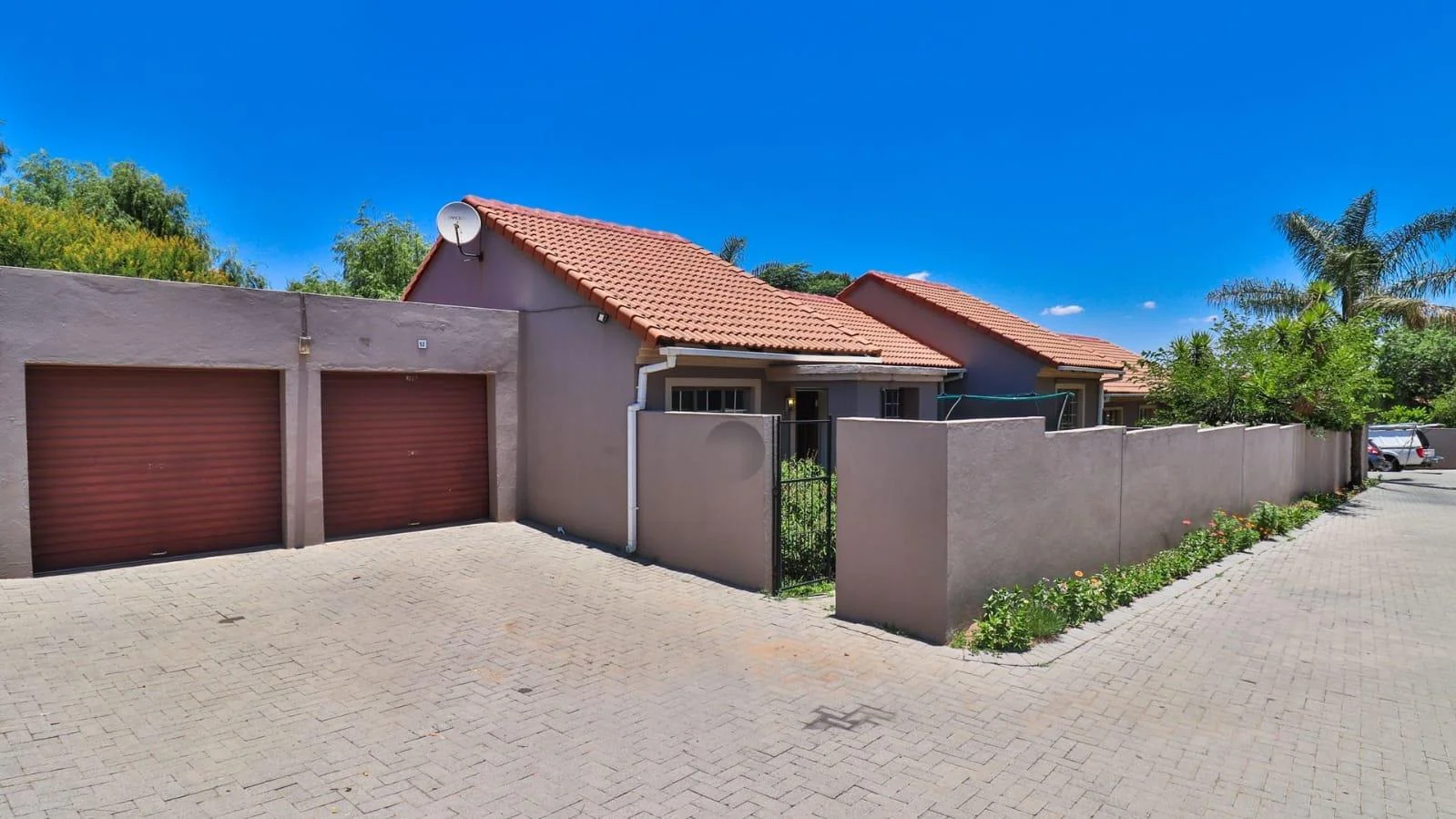 House, Three beds, Double garage, Two baths, Garden