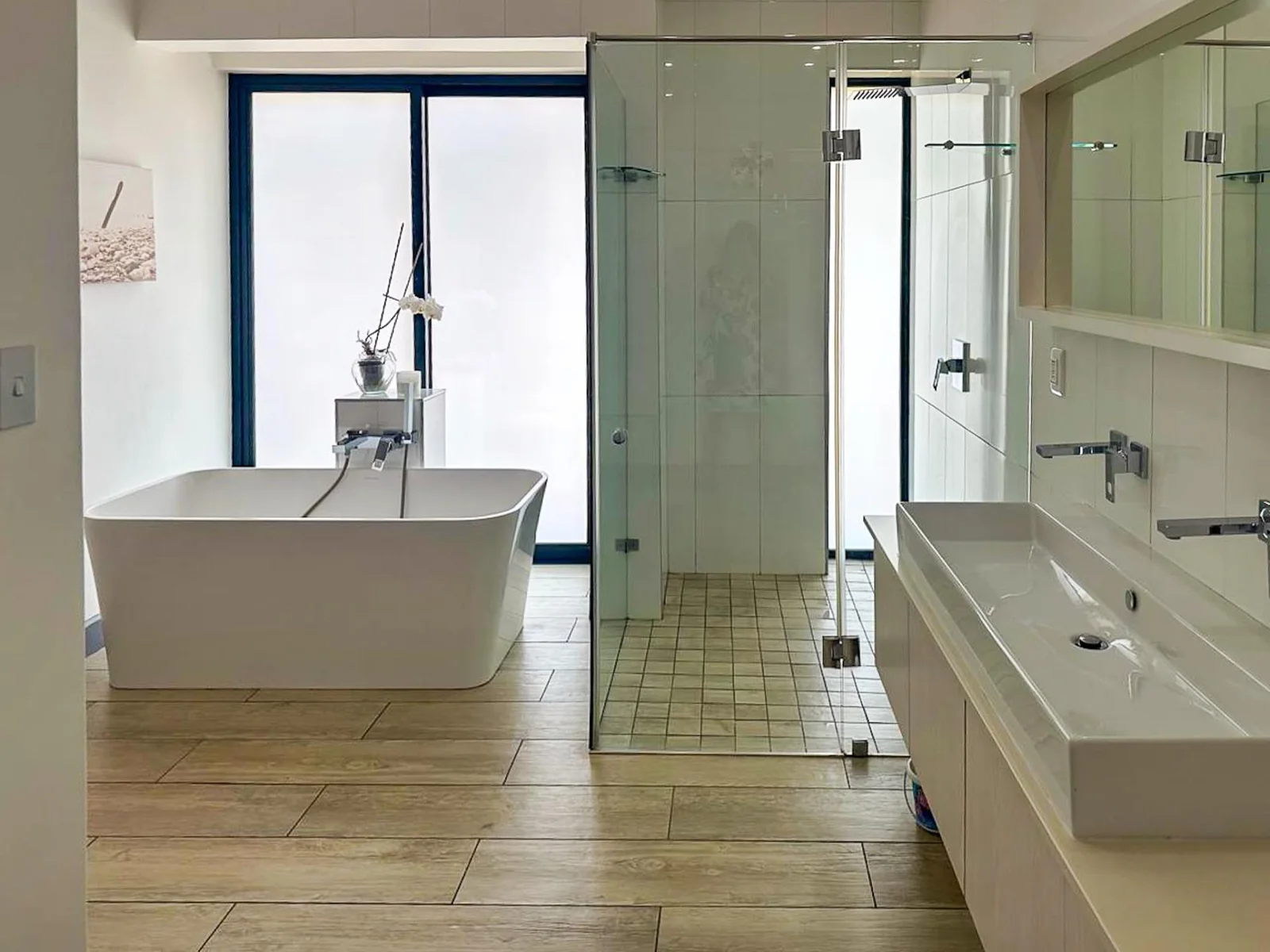 Modern Family Home with Luxury Finishes and Exceptional Features To Rent in Southdowns Estate