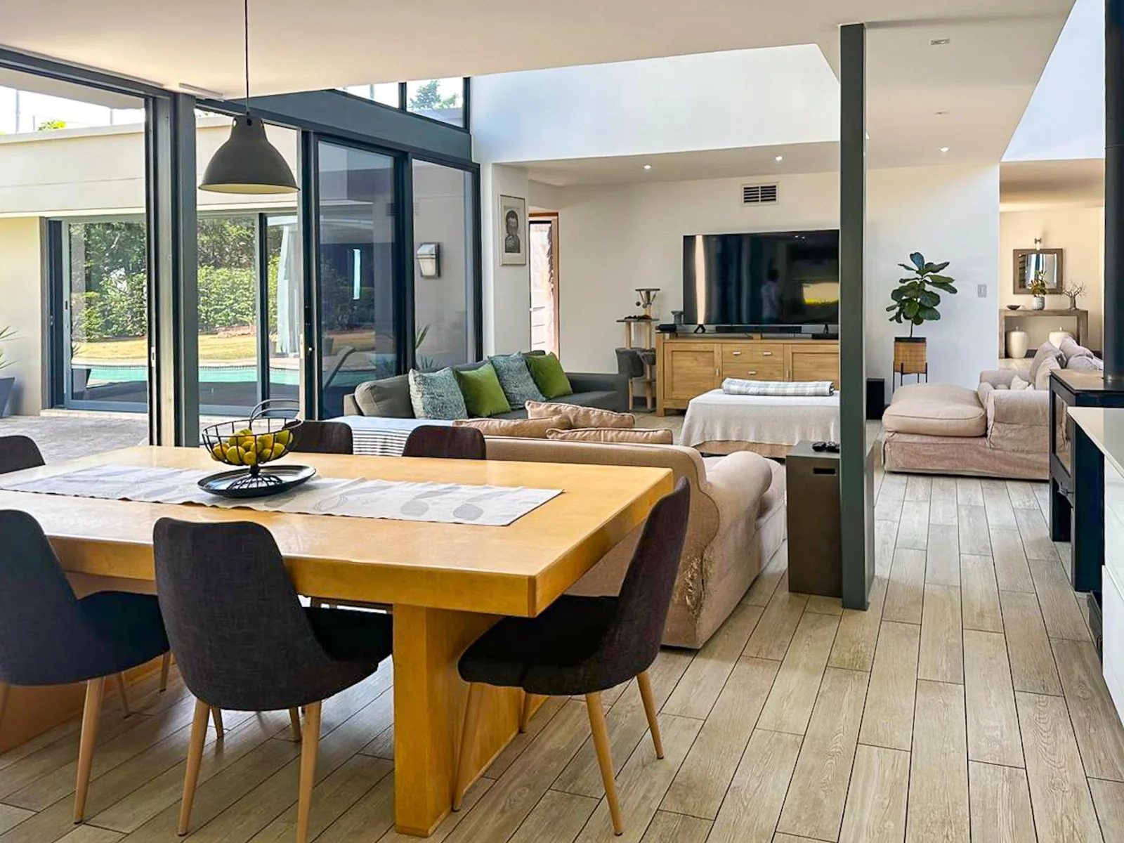 Modern Family Home with Luxury Finishes and Exceptional Features To Rent in Southdowns Estate