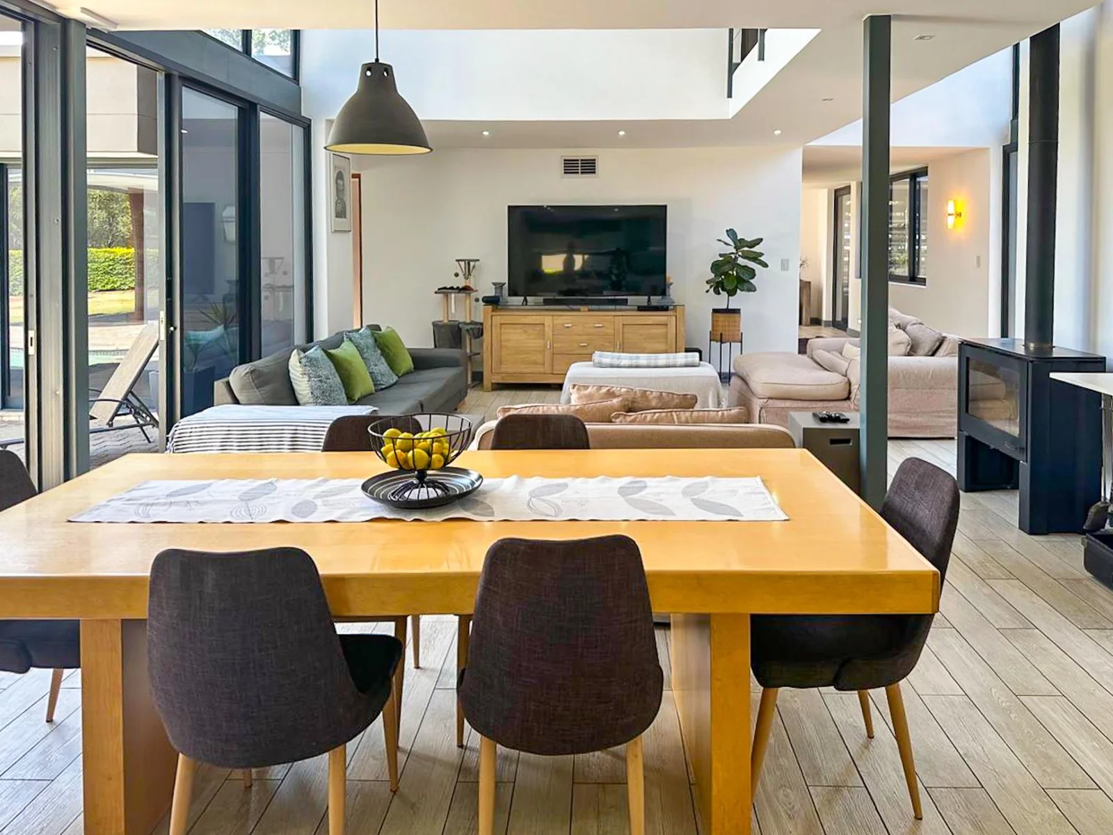 Modern Family Home with Luxury Finishes and Exceptional Features To Rent in Southdowns Estate