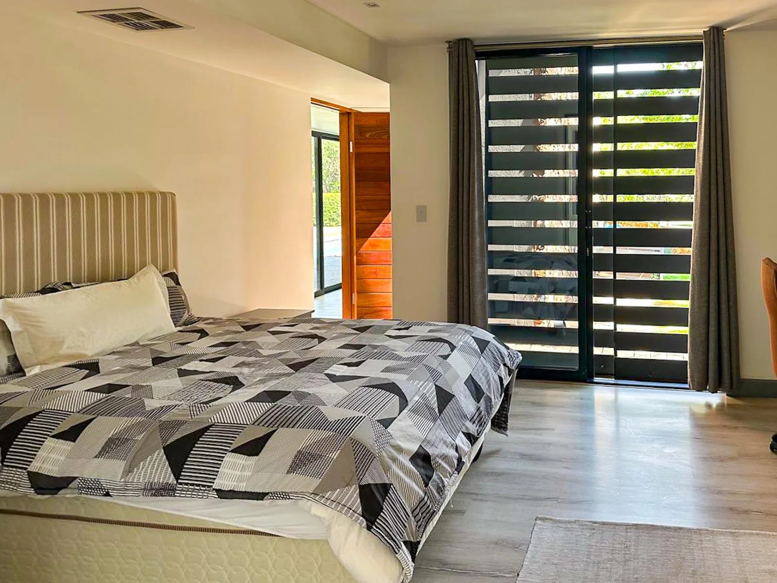 Modern Family Home with Luxury Finishes and Exceptional Features To Rent in Southdowns Estate