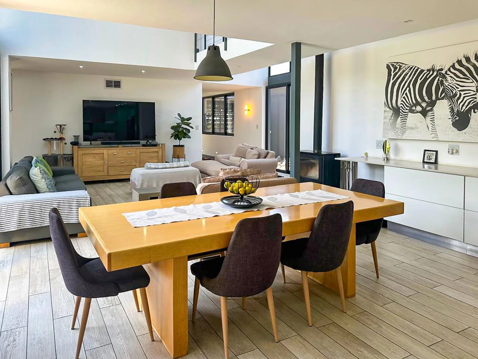 Modern Family Home with Luxury Finishes and Exceptional Features To Rent in Southdowns Estate