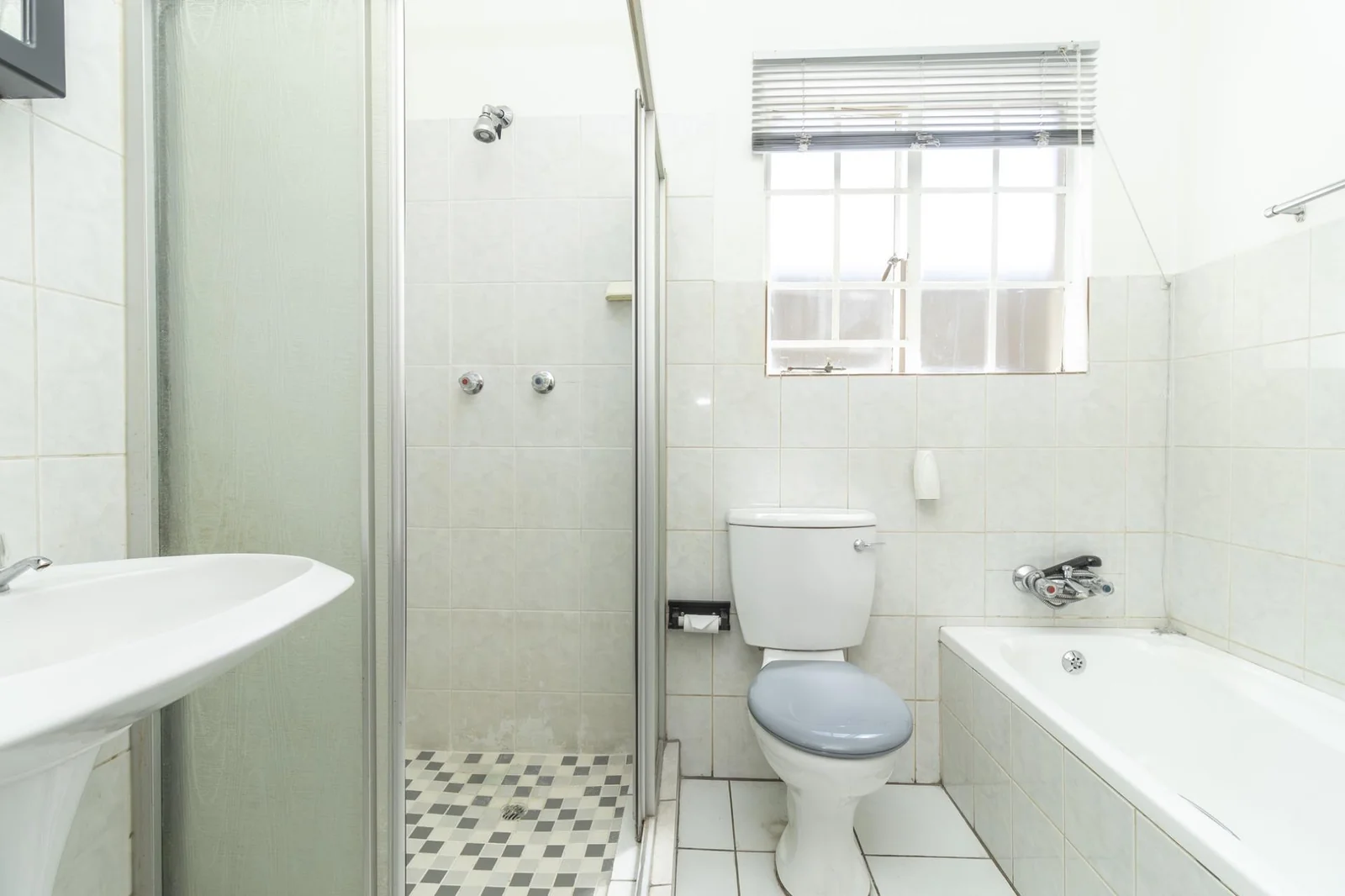 For Sale: 1 Bed, 1 Bath Pet-Friendly Ground Floor Apartment in Radiokop