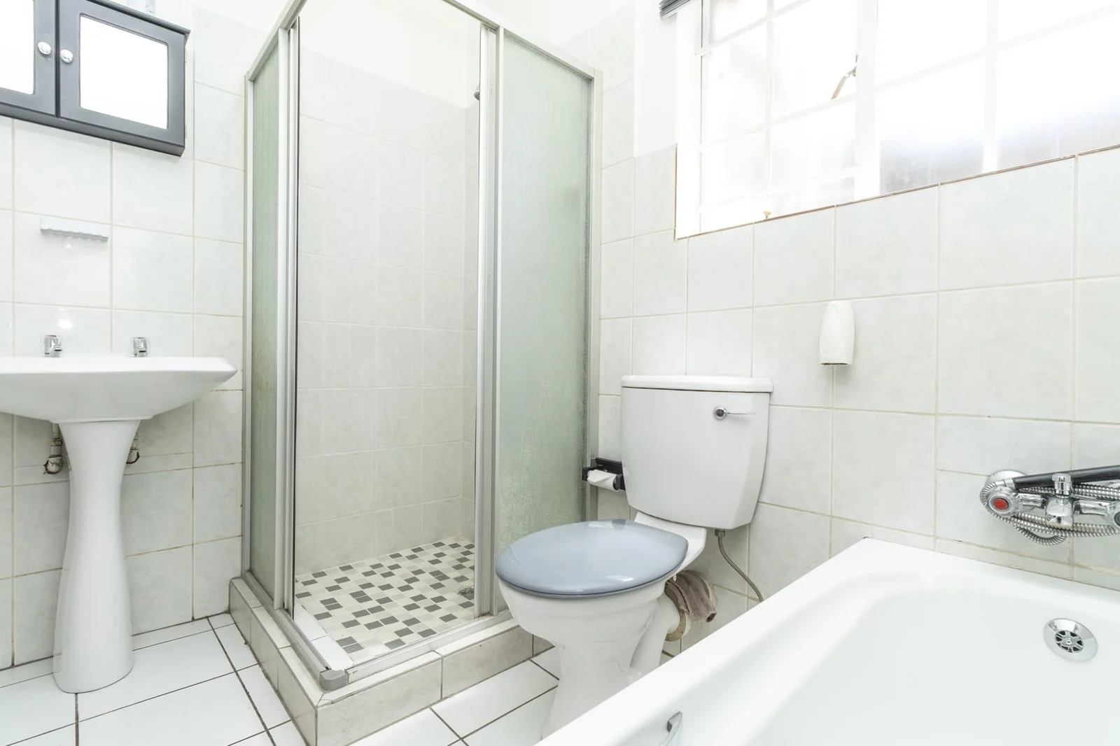 For Sale: 1 Bed, 1 Bath Pet-Friendly Ground Floor Apartment in Radiokop