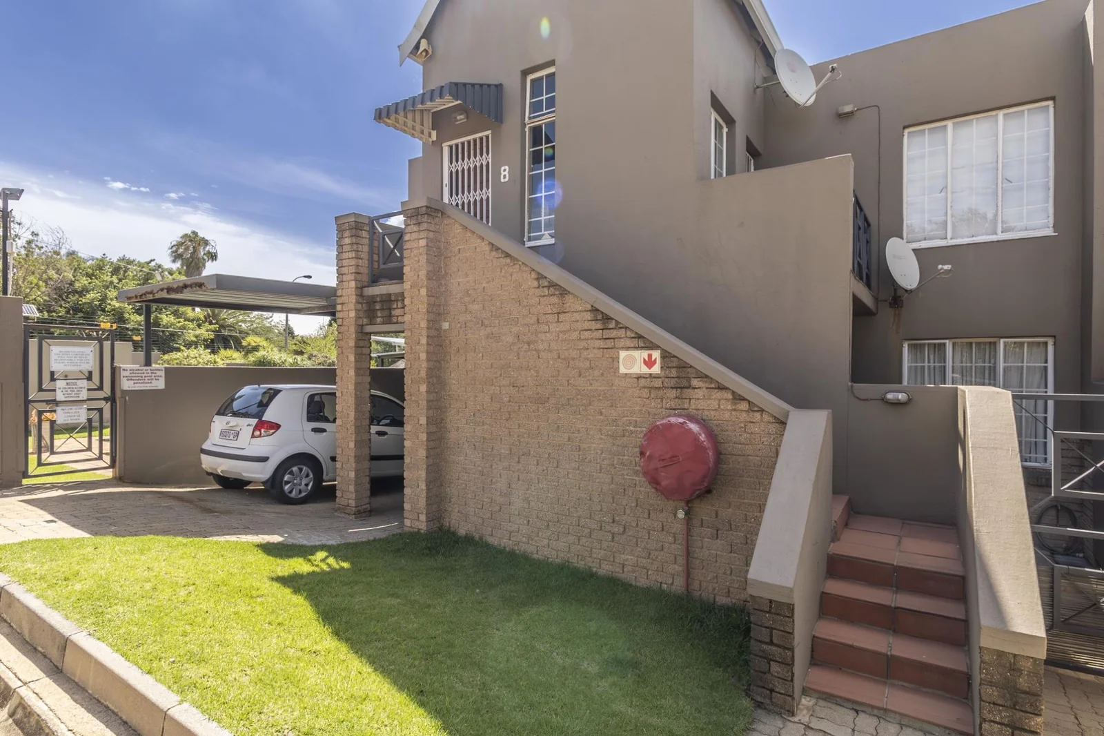 For Sale: 1 Bed, 1 Bath Pet-Friendly Ground Floor Apartment in Radiokop
