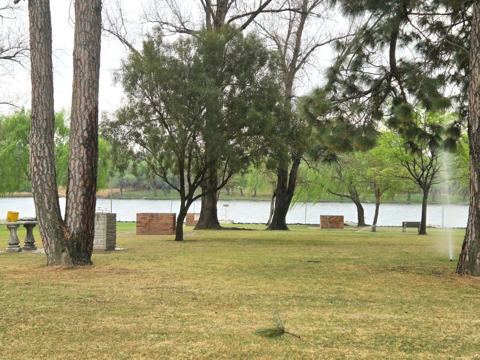 Do not mis this ideal investment ensuring a permanent holiday lifestyle on the Vaal River bend.