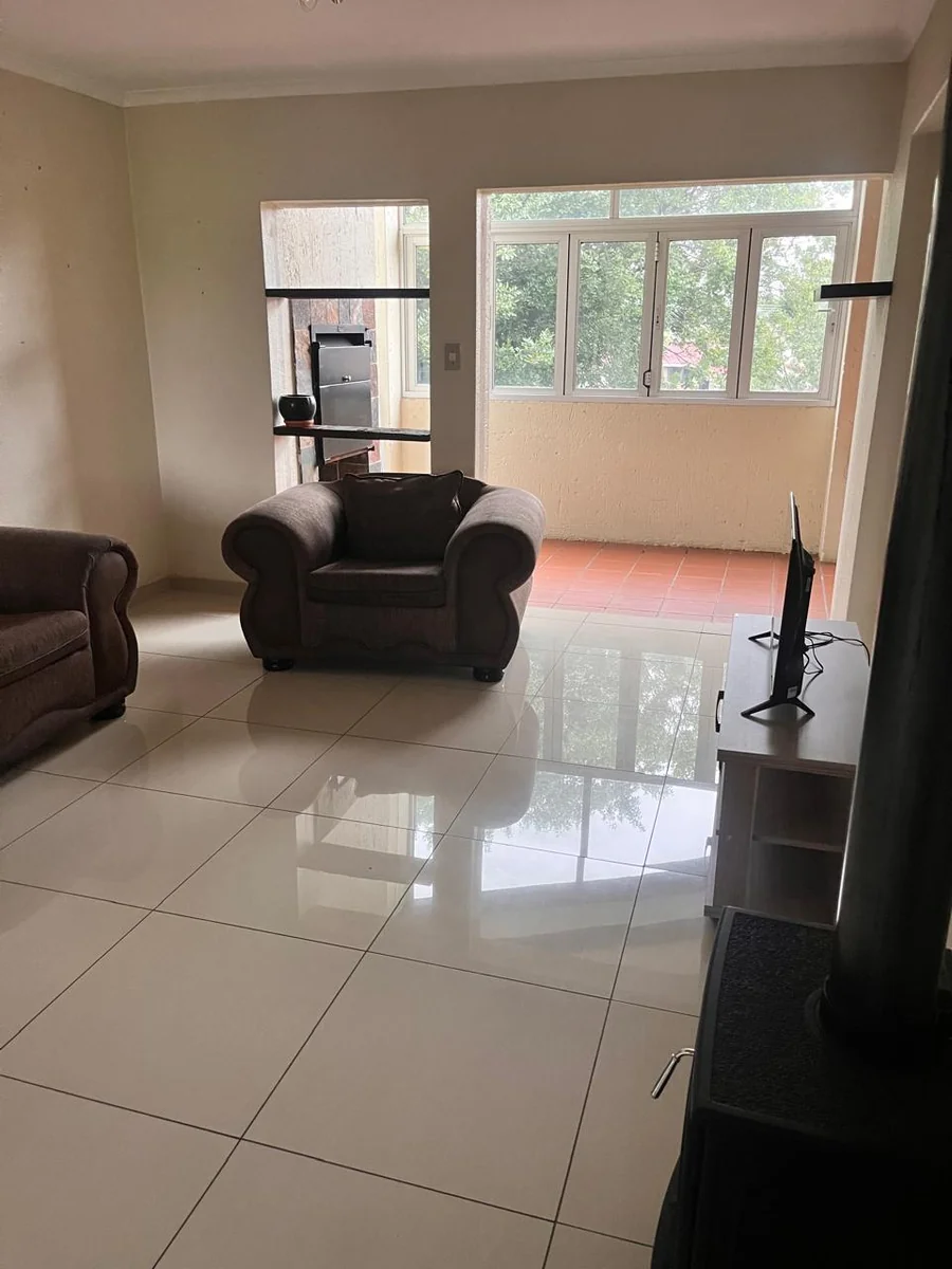 Do not mis this ideal investment ensuring a permanent holiday lifestyle on the Vaal River bend.