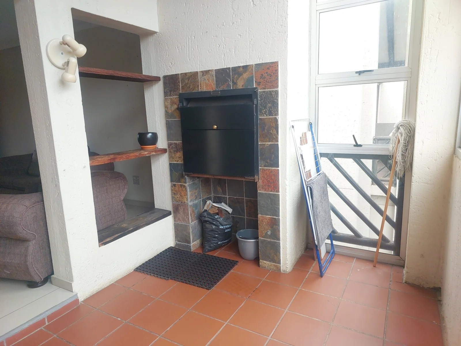 Do not mis this ideal investment ensuring a permanent holiday lifestyle on the Vaal River bend.