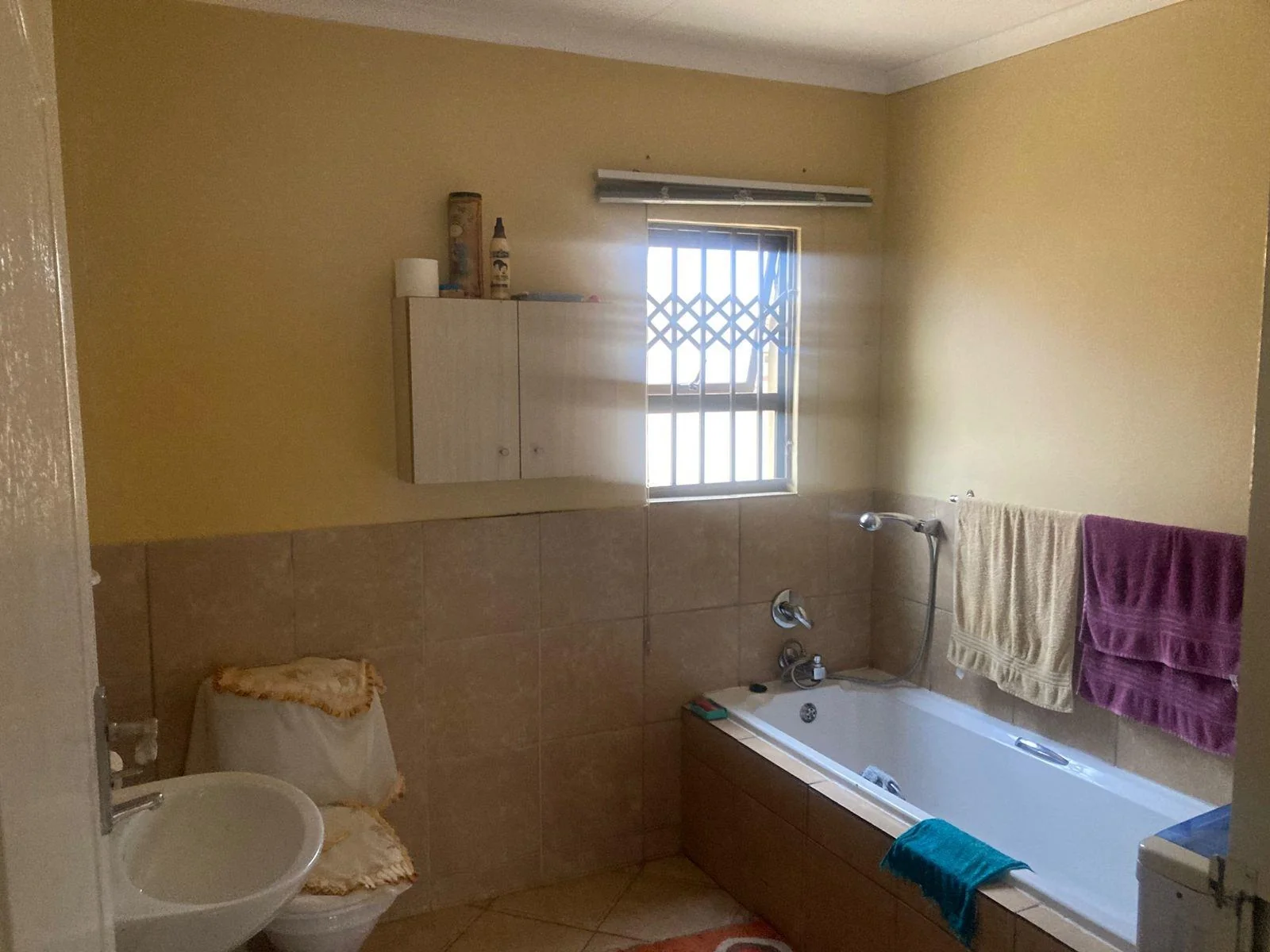 Don't miss out on this 3 bedroom, full house combo