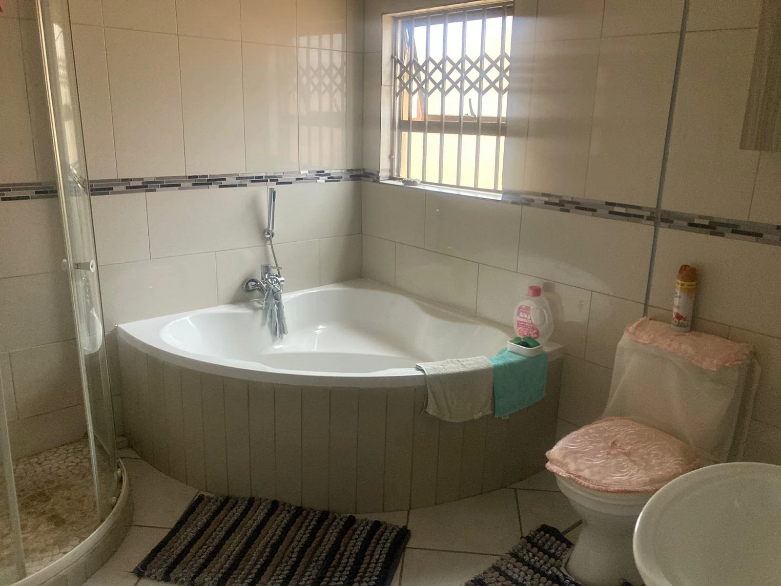 Don't miss out on this 3 bedroom, full house combo