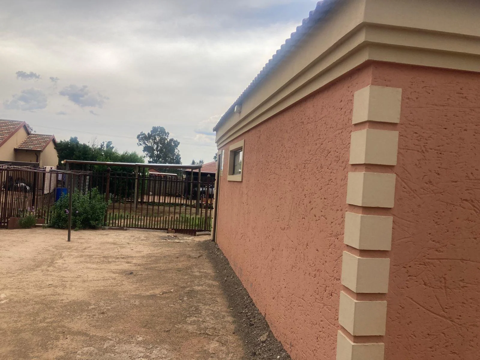 Don't miss out on this 3 bedroom, full house combo