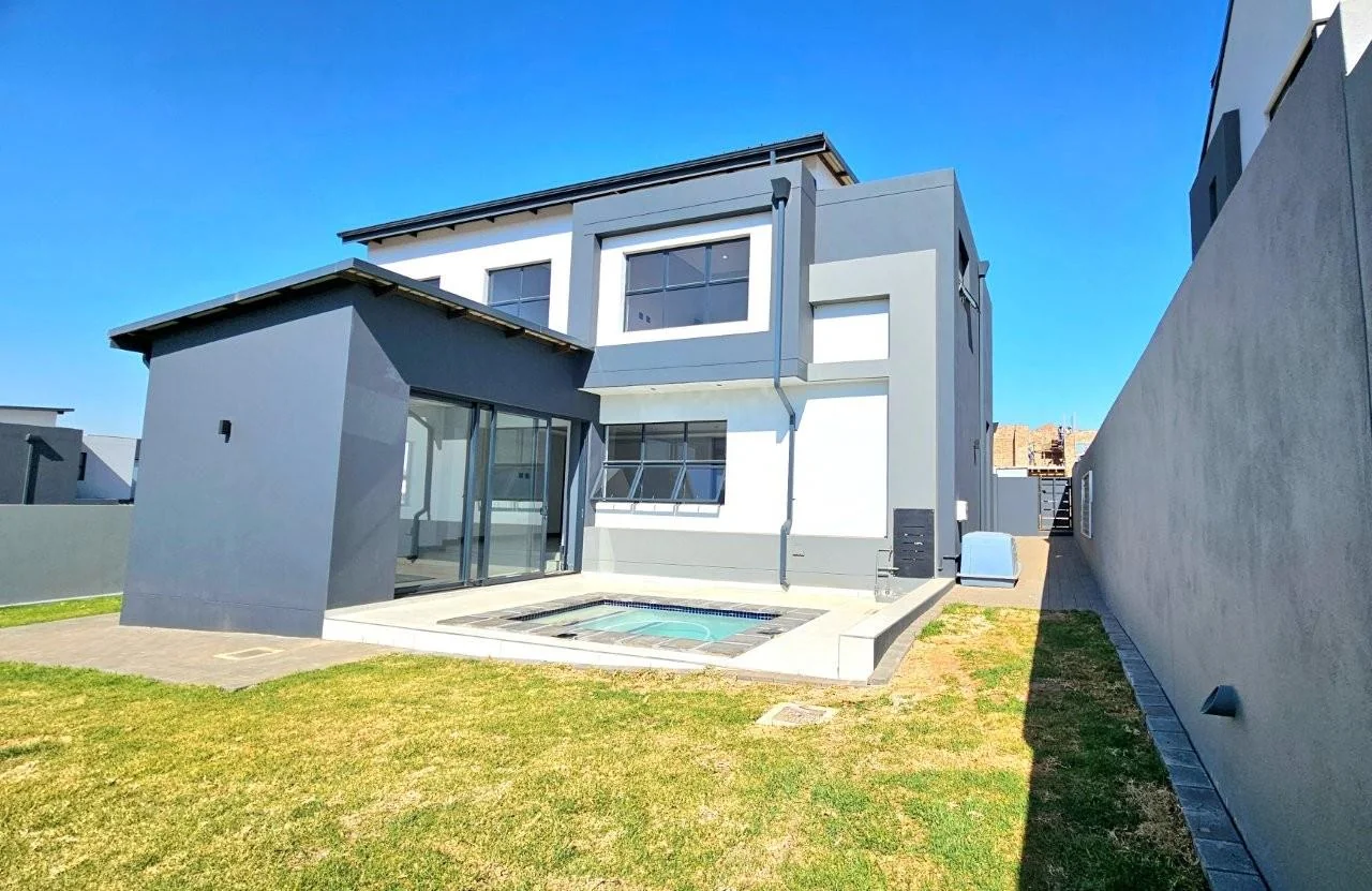 FOUNTAINBROOK  ESTATE !  BRAND NEW LIFESTYLE ESTATE.