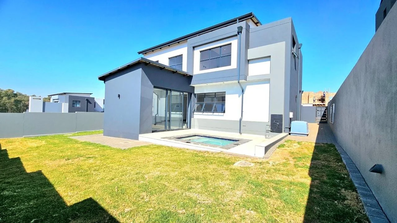 FOUNTAINBROOK  ESTATE !  BRAND NEW LIFESTYLE ESTATE.