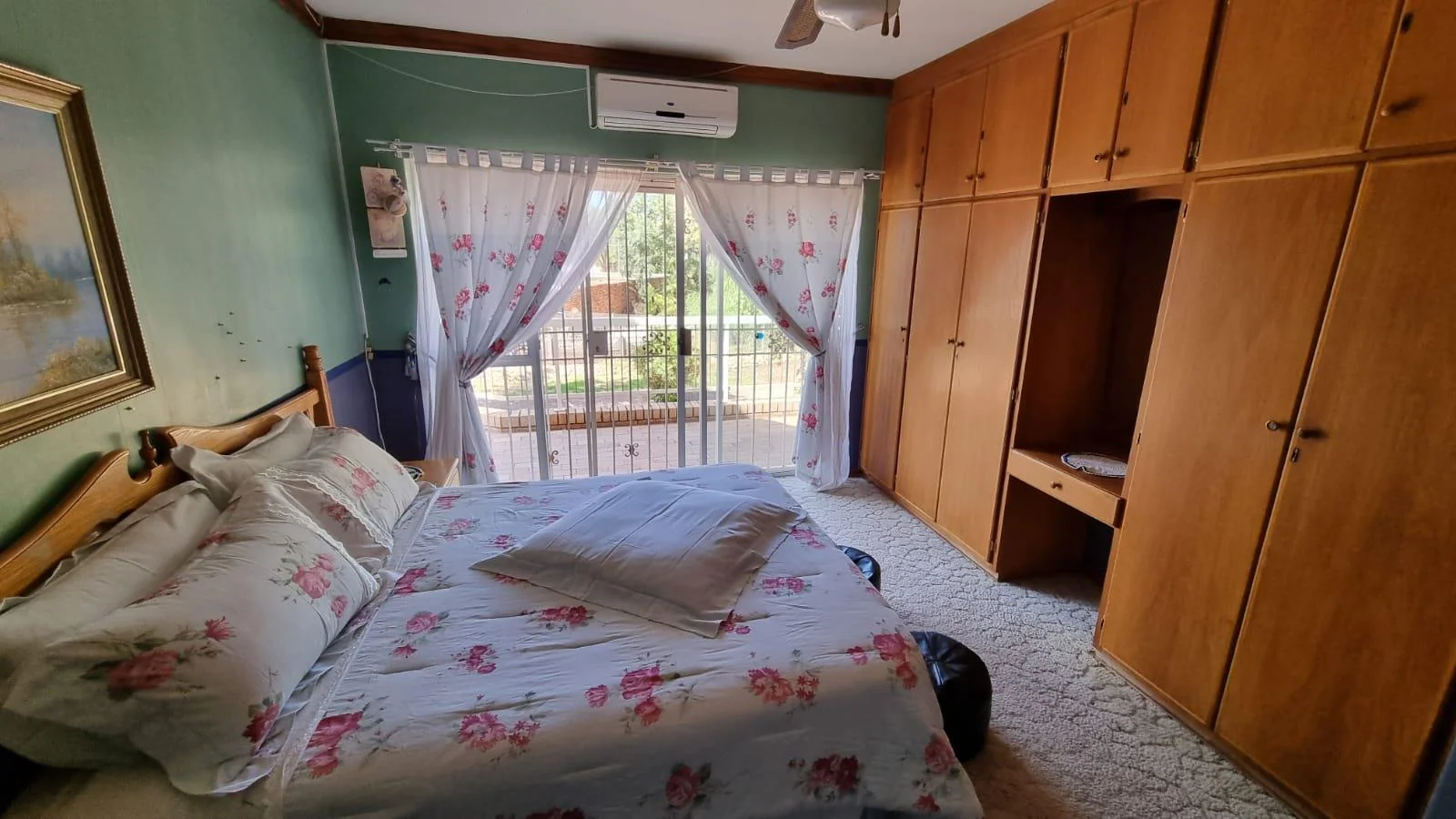 3 Bedroom,2 Bathroom house with a 3 Car garage For Sale in Postmasburg