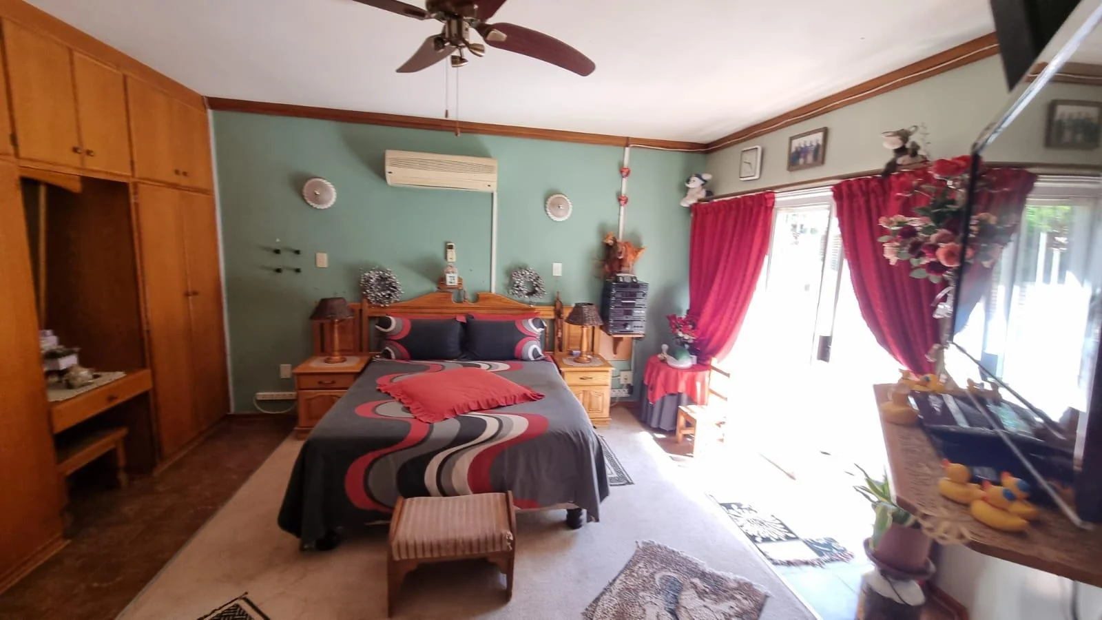 3 Bedroom,2 Bathroom house with a 3 Car garage For Sale in Postmasburg