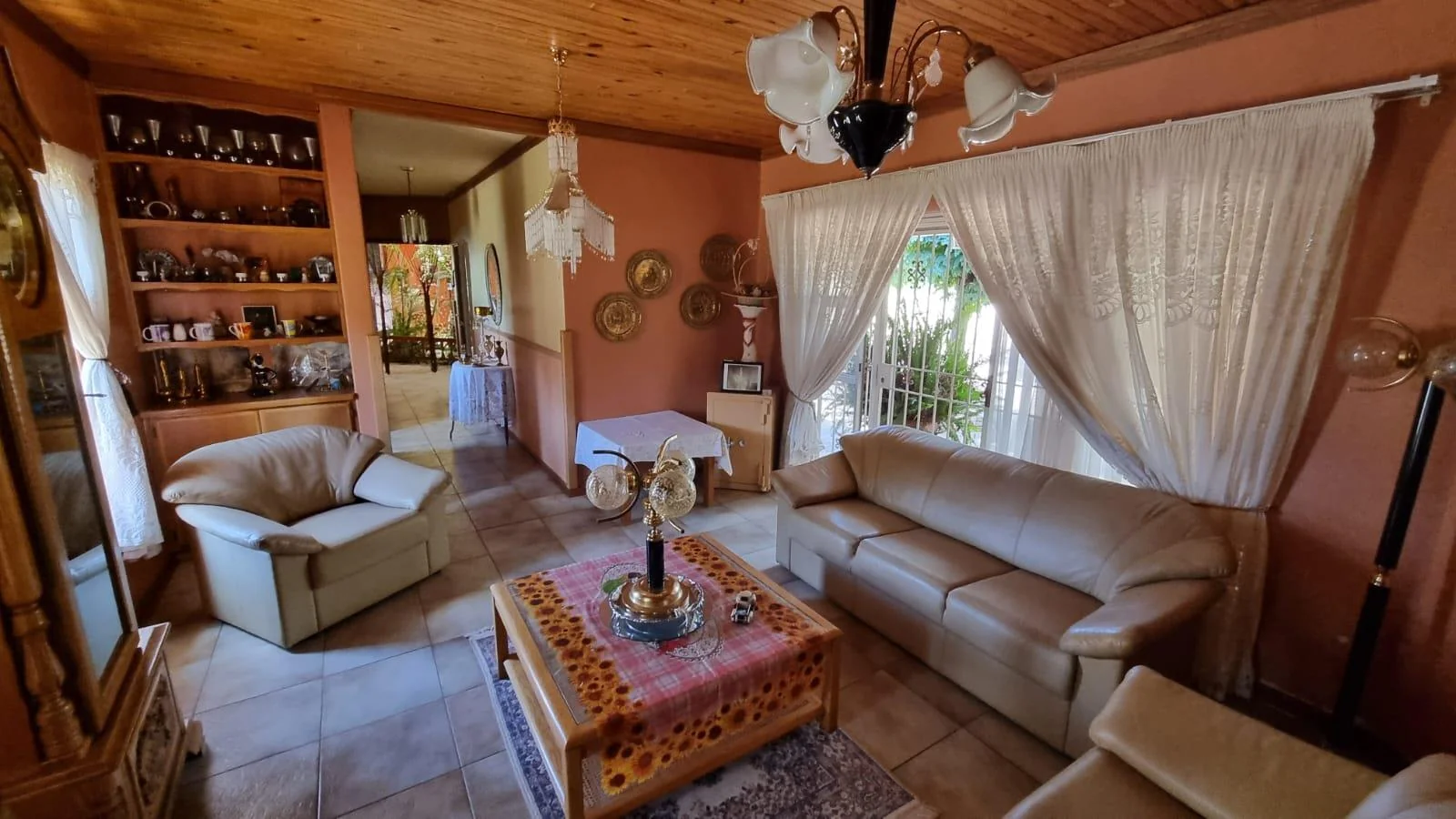 3 Bedroom,2 Bathroom house with a 3 Car garage For Sale in Postmasburg