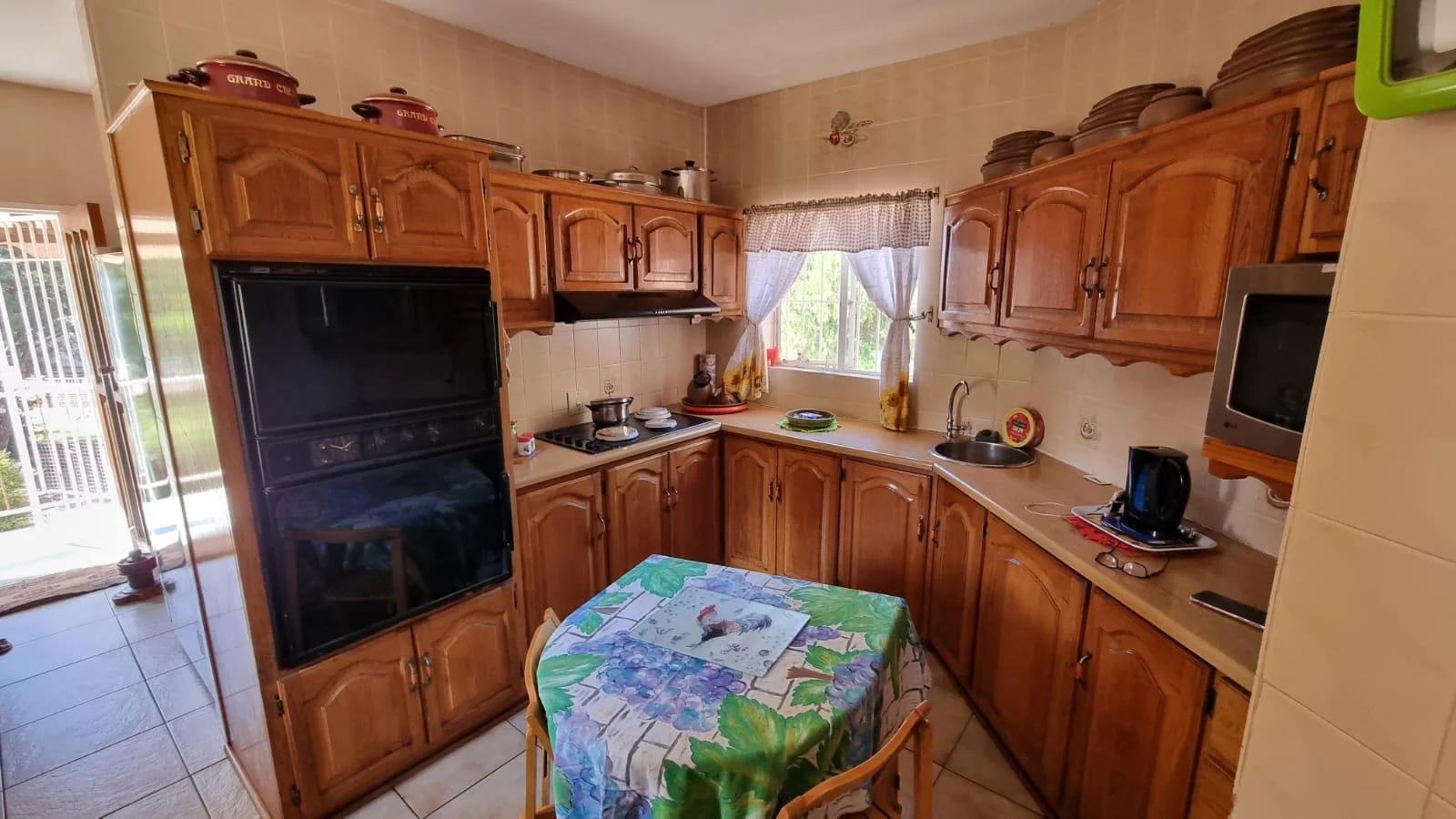 3 Bedroom,2 Bathroom house with a 3 Car garage For Sale in Postmasburg