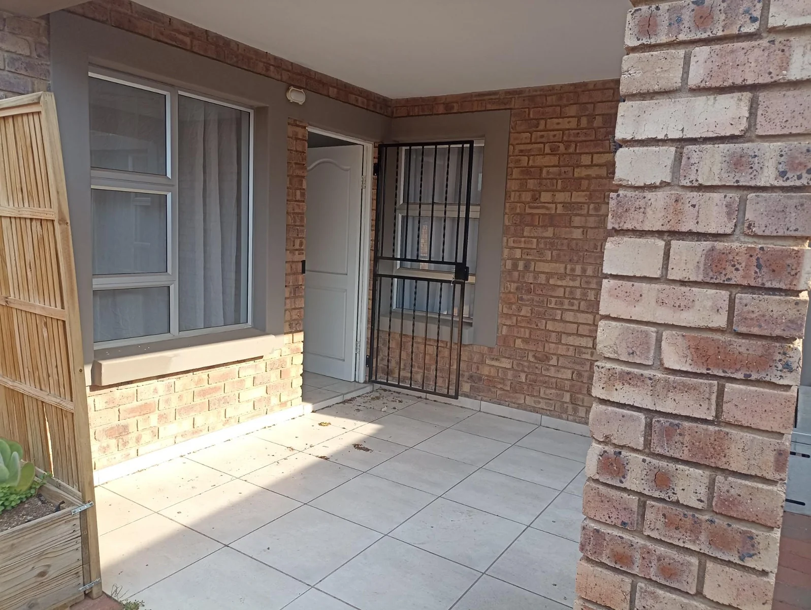 SOLE MANDATE!!<br/><br/>BEAUTIFUL GROUND FLOOR SIMPLEX 4 SALE IN MONTANA!!!!