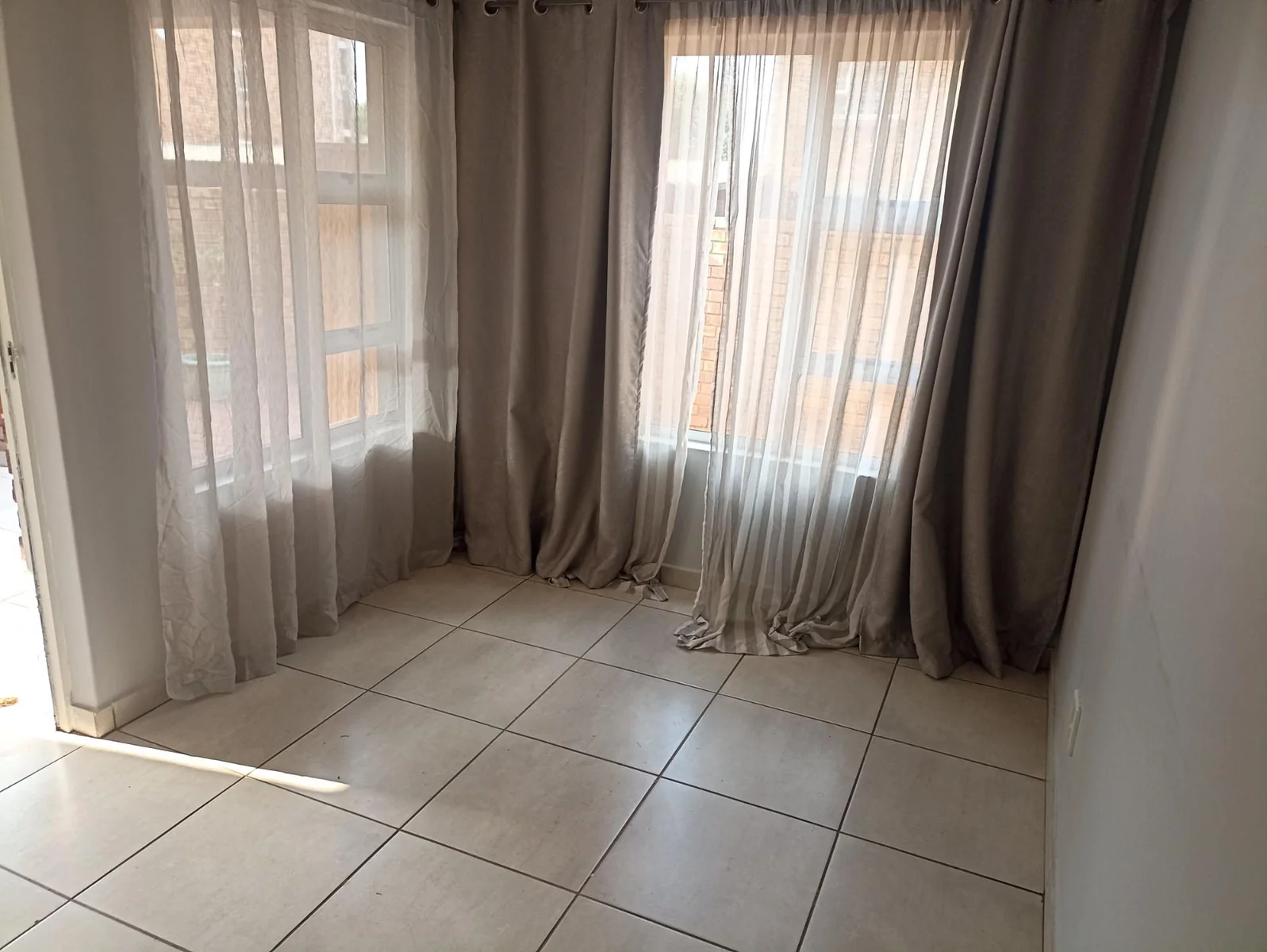 SOLE MANDATE!!<br/><br/>BEAUTIFUL GROUND FLOOR SIMPLEX 4 SALE IN MONTANA!!!!
