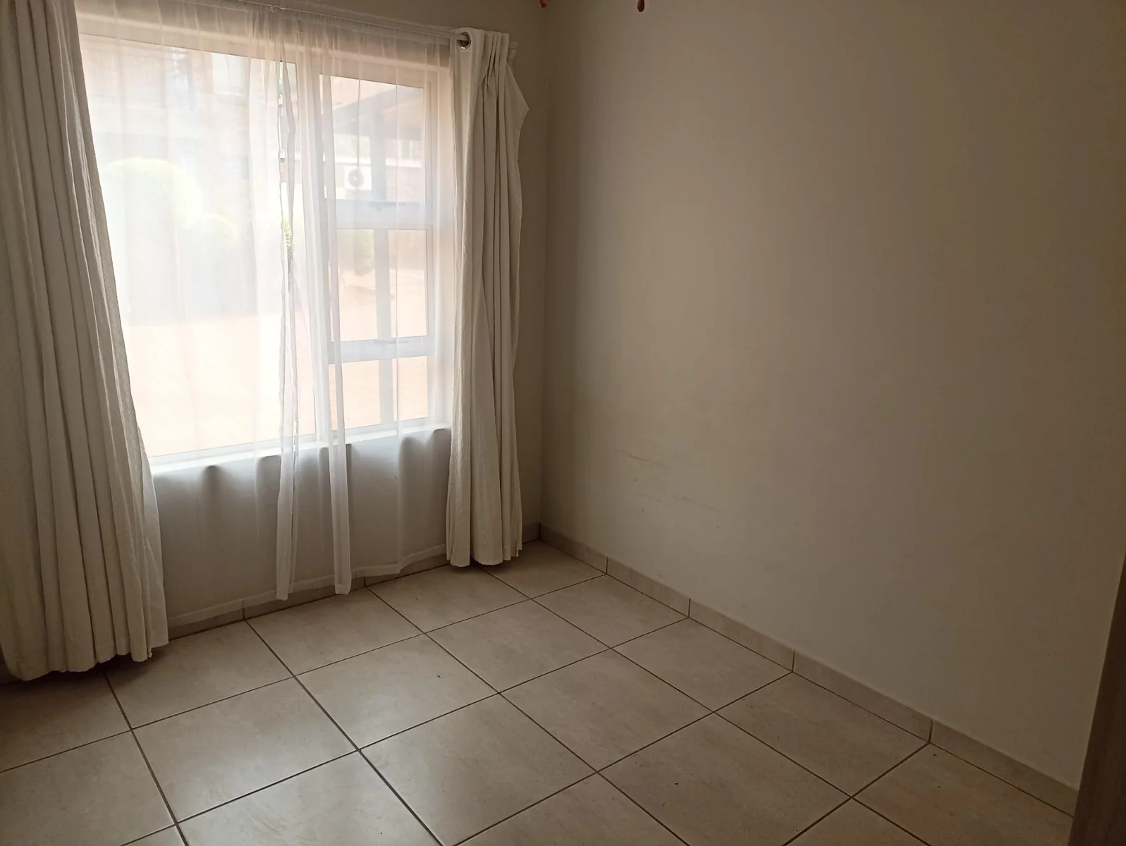 SOLE MANDATE!!<br/><br/>BEAUTIFUL GROUND FLOOR SIMPLEX 4 SALE IN MONTANA!!!!