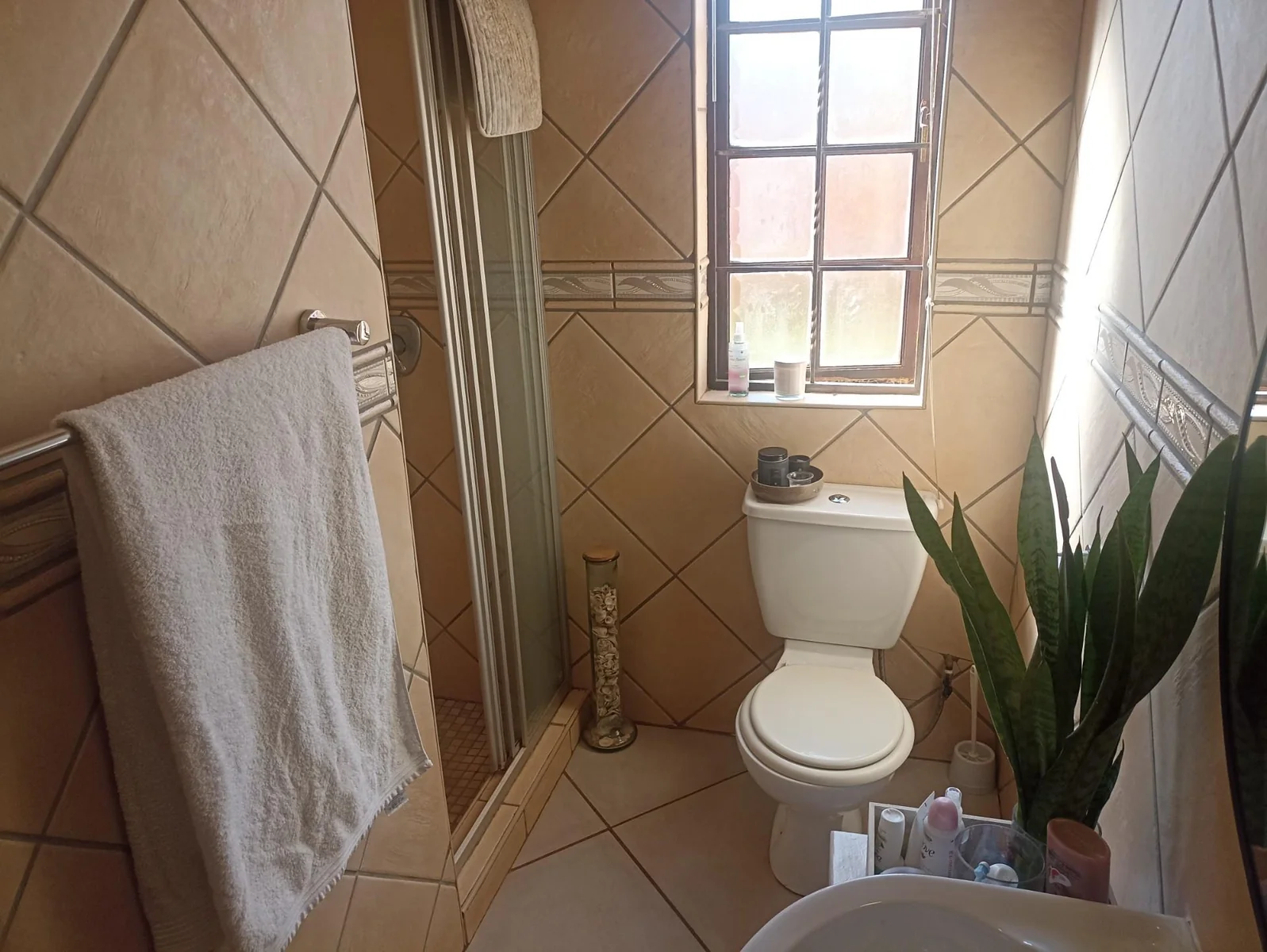 BEAUTIFUL FAMILY HOME TO LET IN MONTANA!!