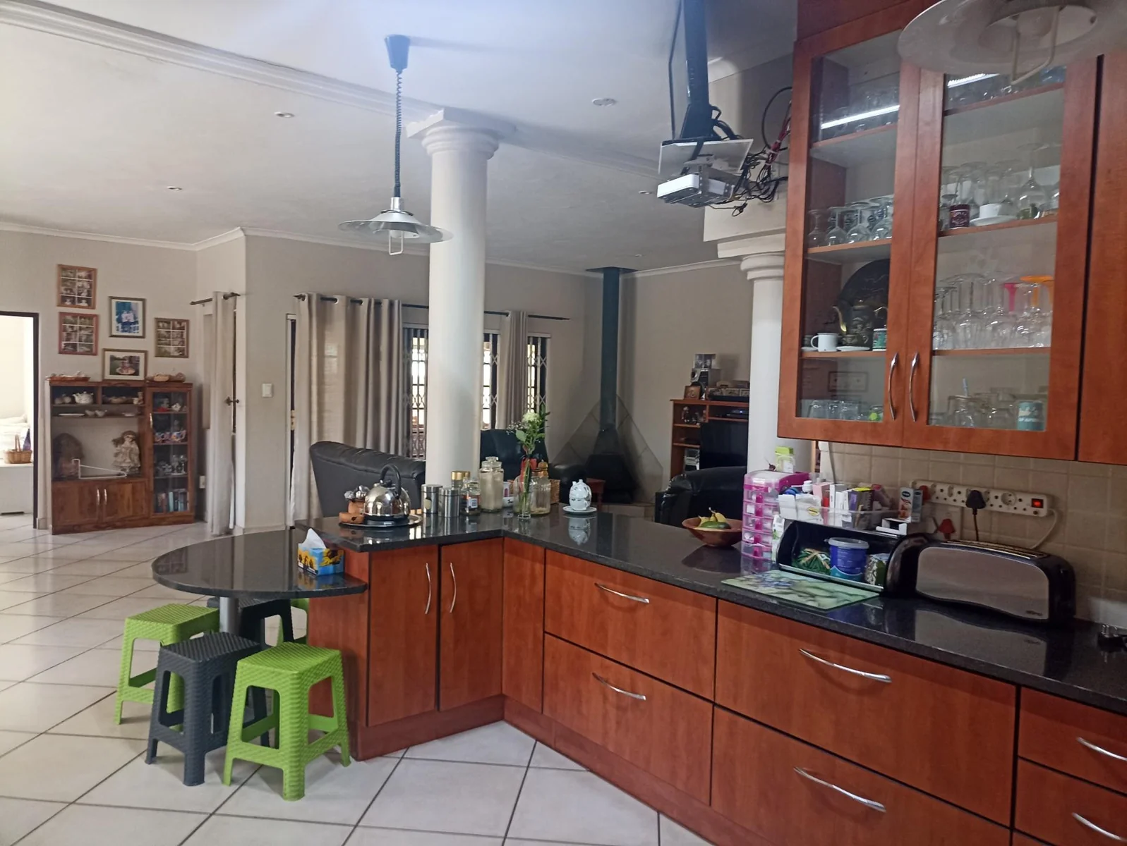 BEAUTIFUL FAMILY HOME TO LET IN MONTANA!!