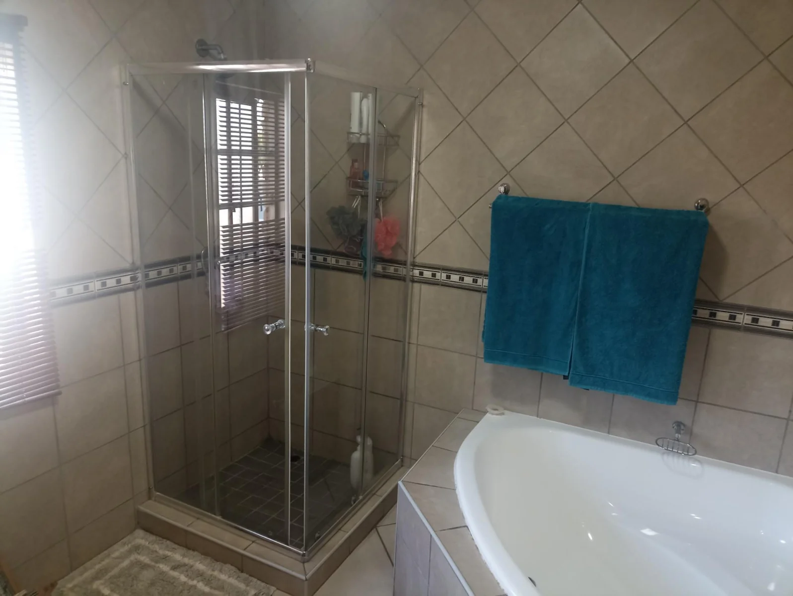 BEAUTIFUL FAMILY HOME TO LET IN MONTANA!!