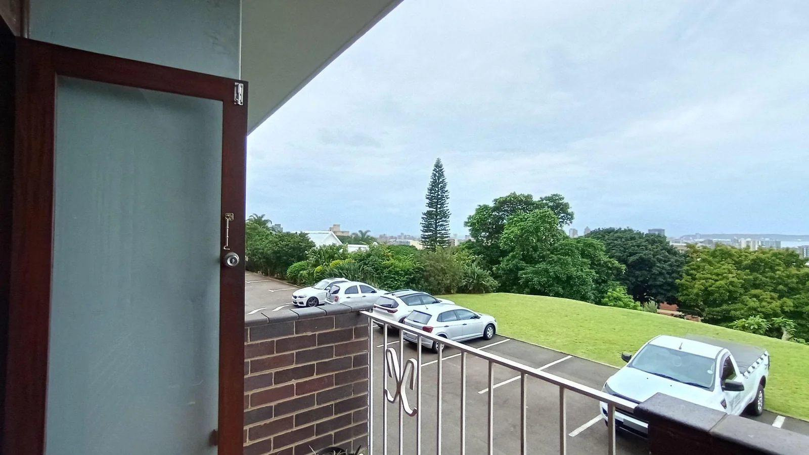 Spacious 3 bedroom apartment in Effluent Location