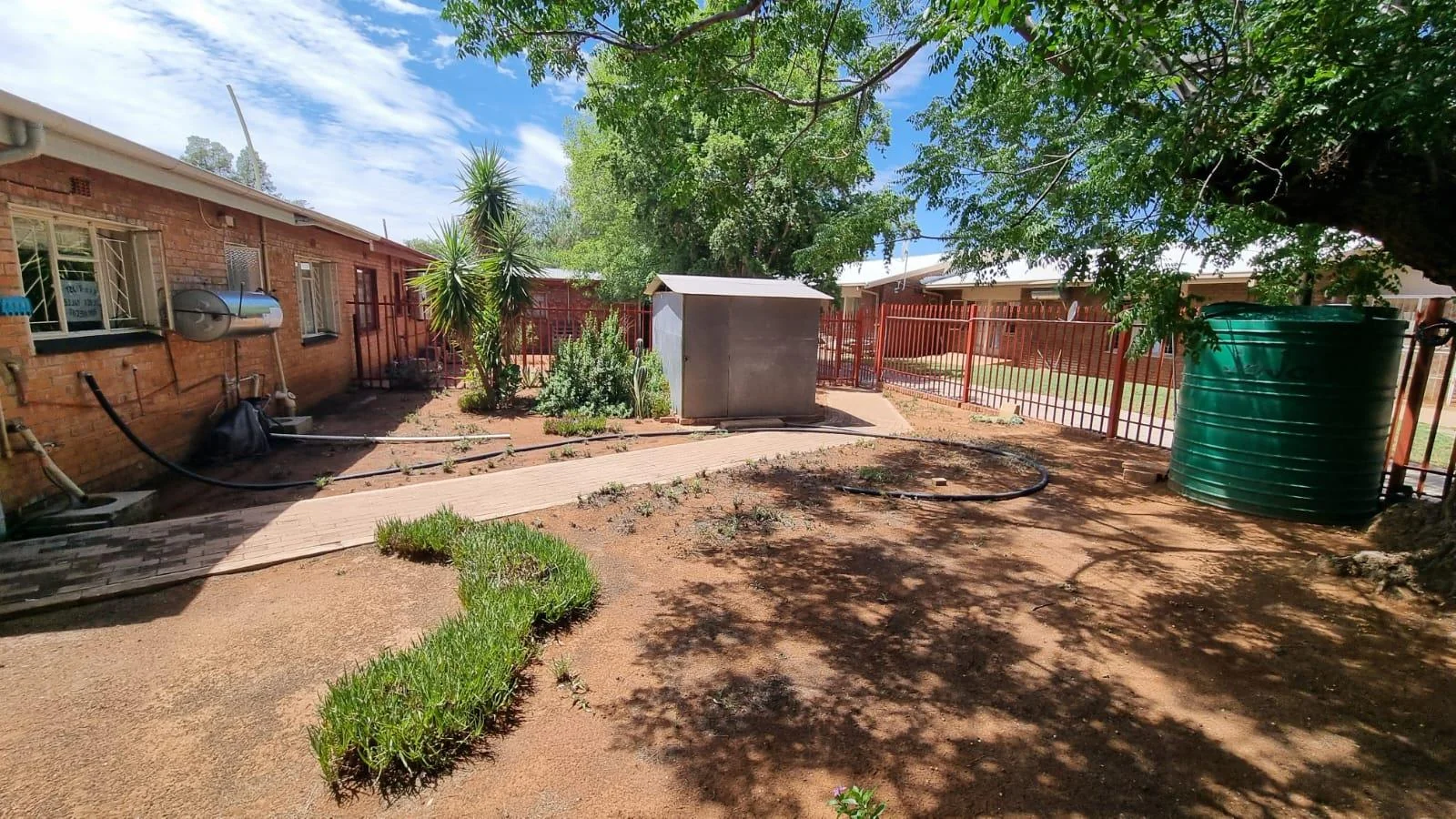 For Sale: 2 Bedroom Townhouse in Olifantshoek<br/>