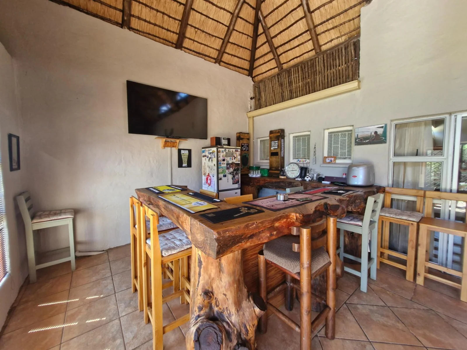 Entertainer's paradise - spacious home with premium features !