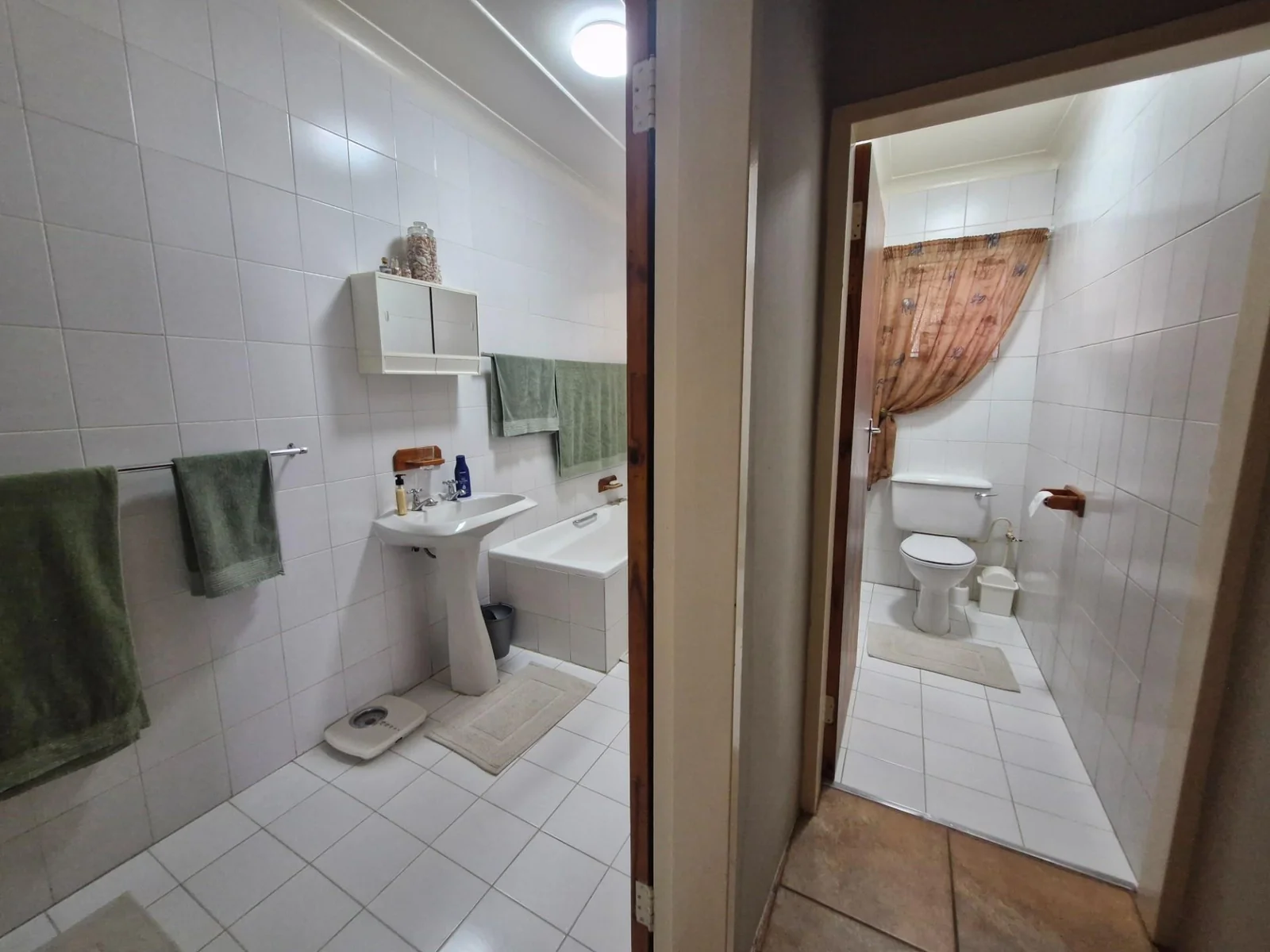 Entertainer's paradise - spacious home with premium features !