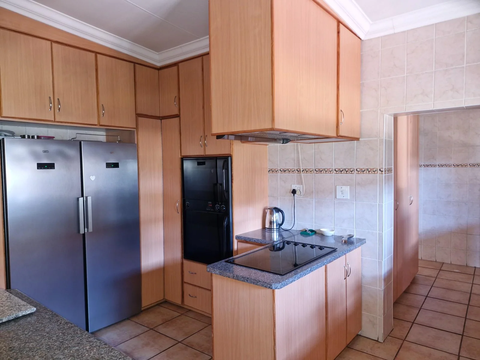 Entertainer's paradise - spacious home with premium features !