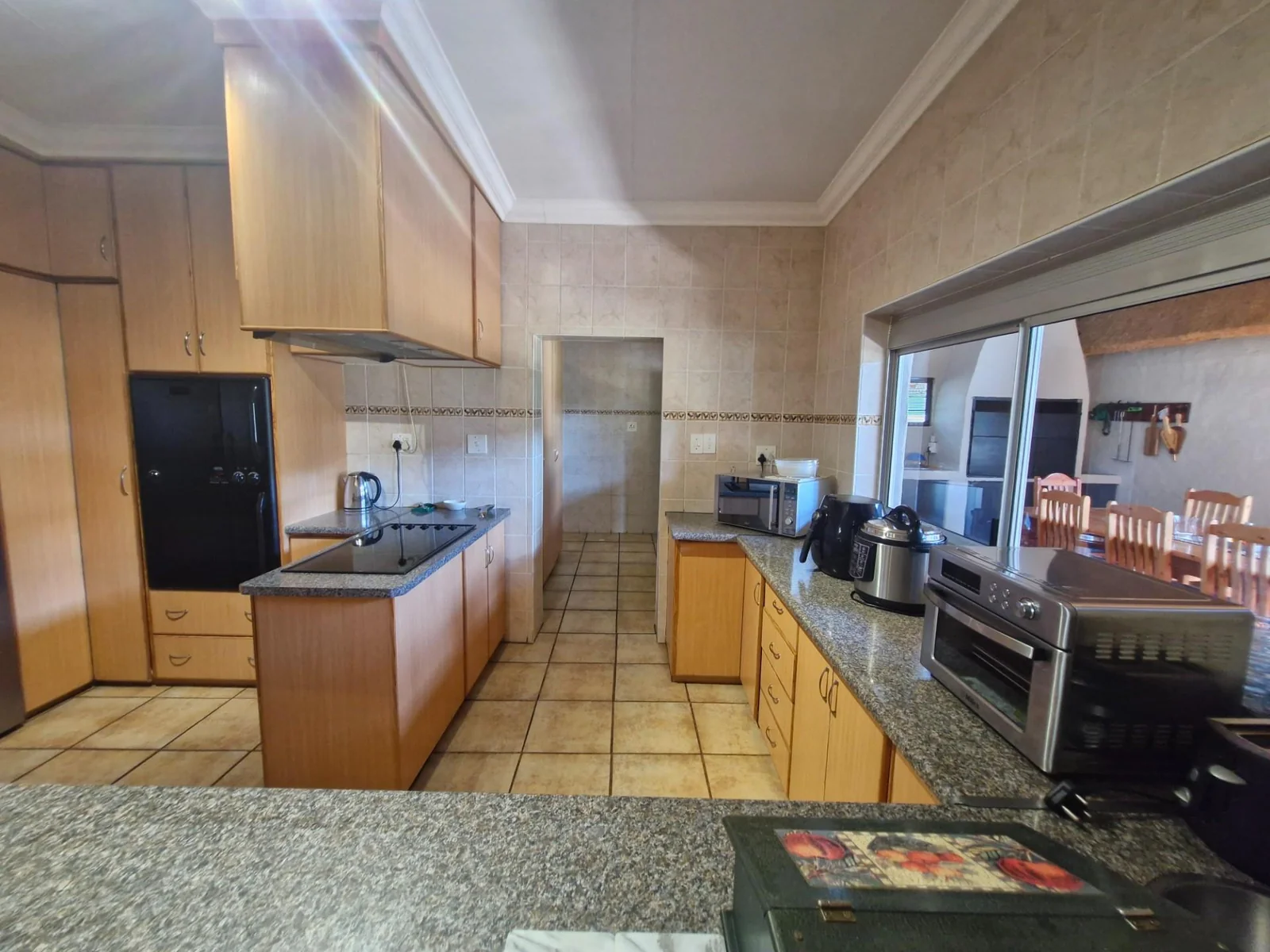 Entertainer's paradise - spacious home with premium features !