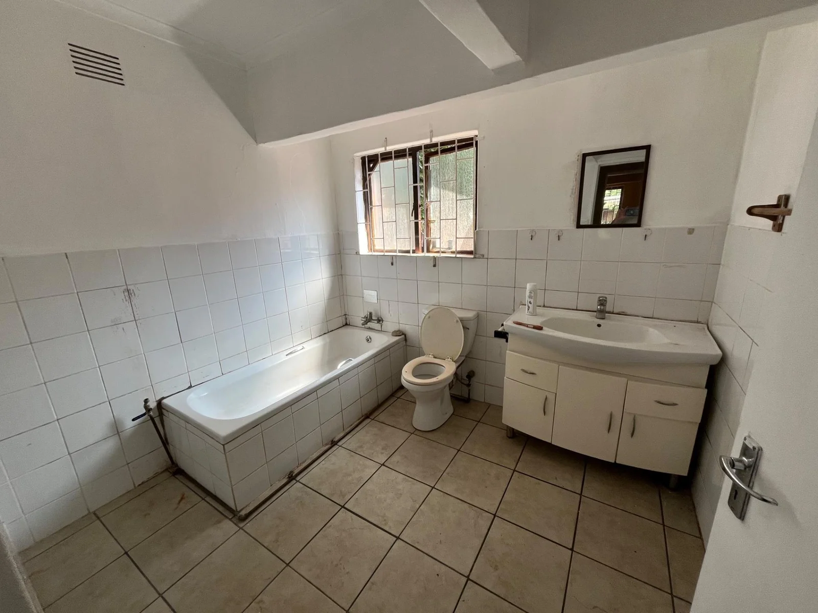 Fixer-Upper with Income Potential in Golfview Park, Kwambonambi.