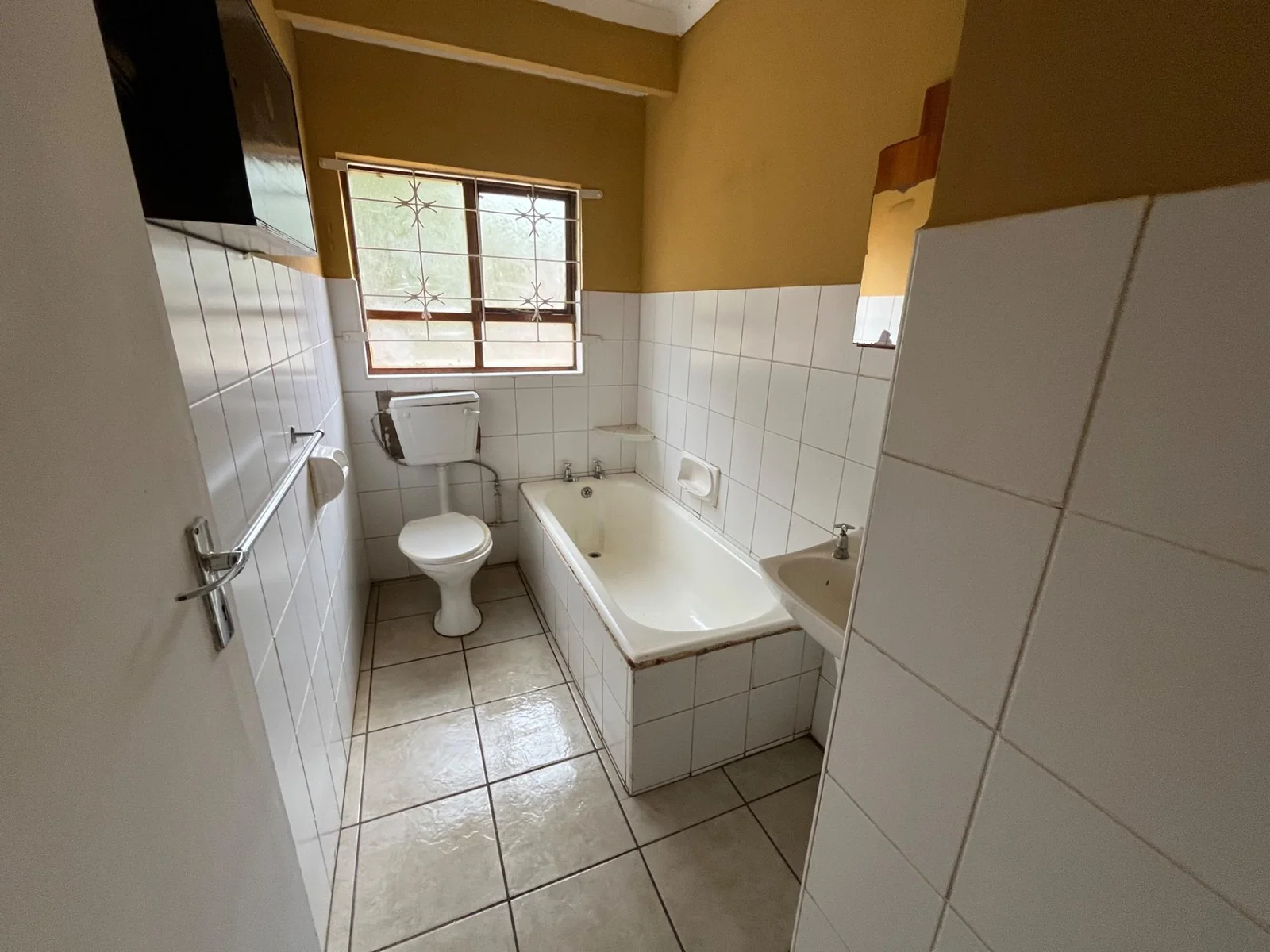 Fixer-Upper with Income Potential in Golfview Park, Kwambonambi.