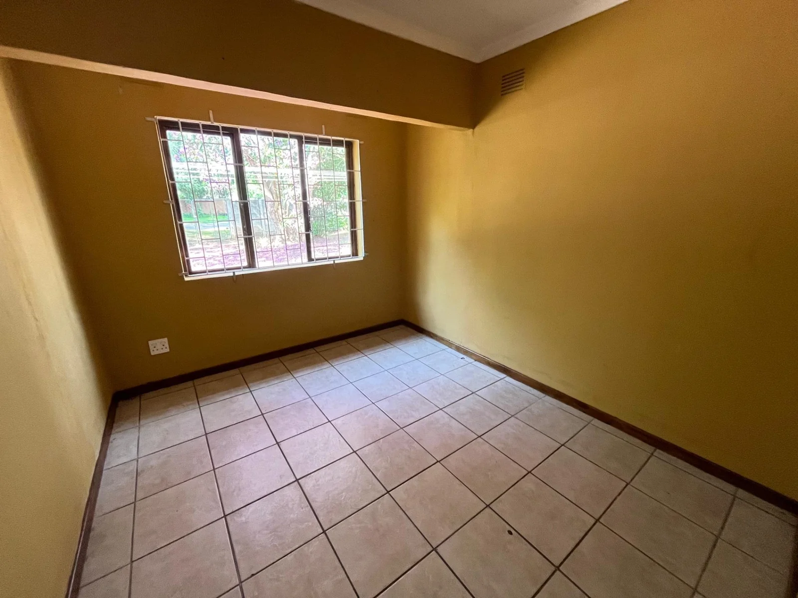 Fixer-Upper with Income Potential in Golfview Park, Kwambonambi.