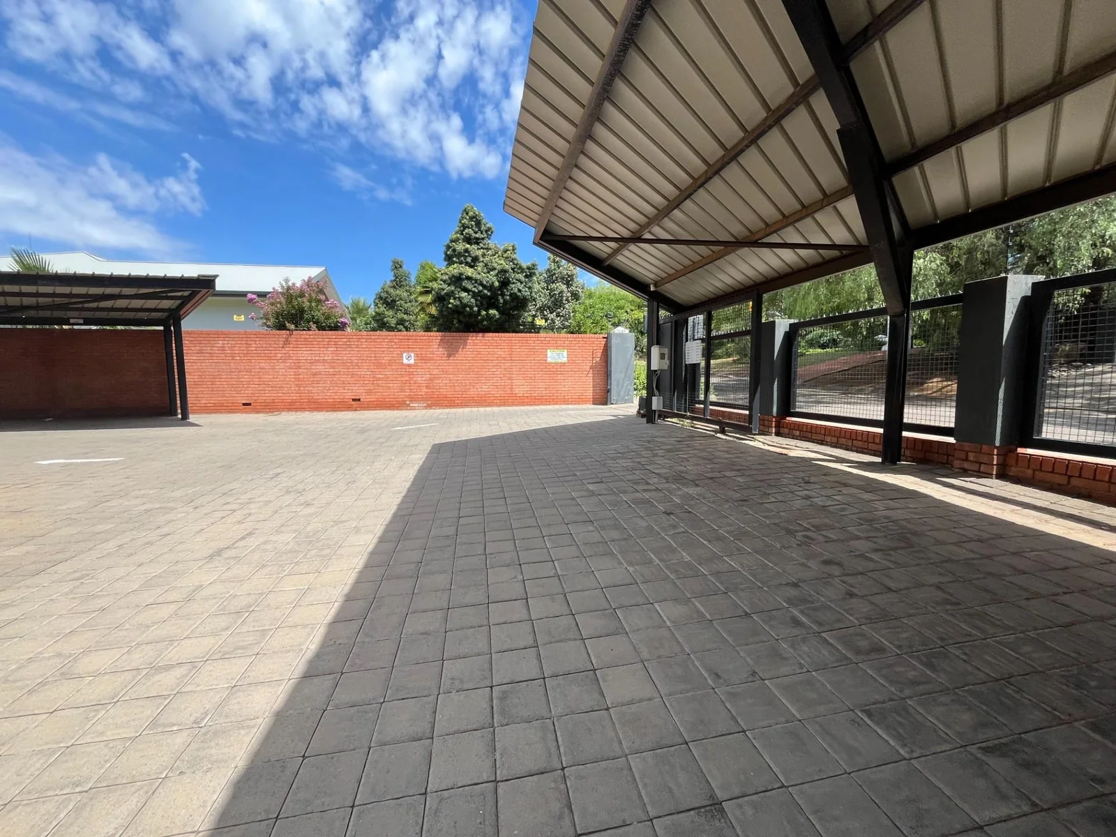 Perfectly located, modern commercial property with stable income